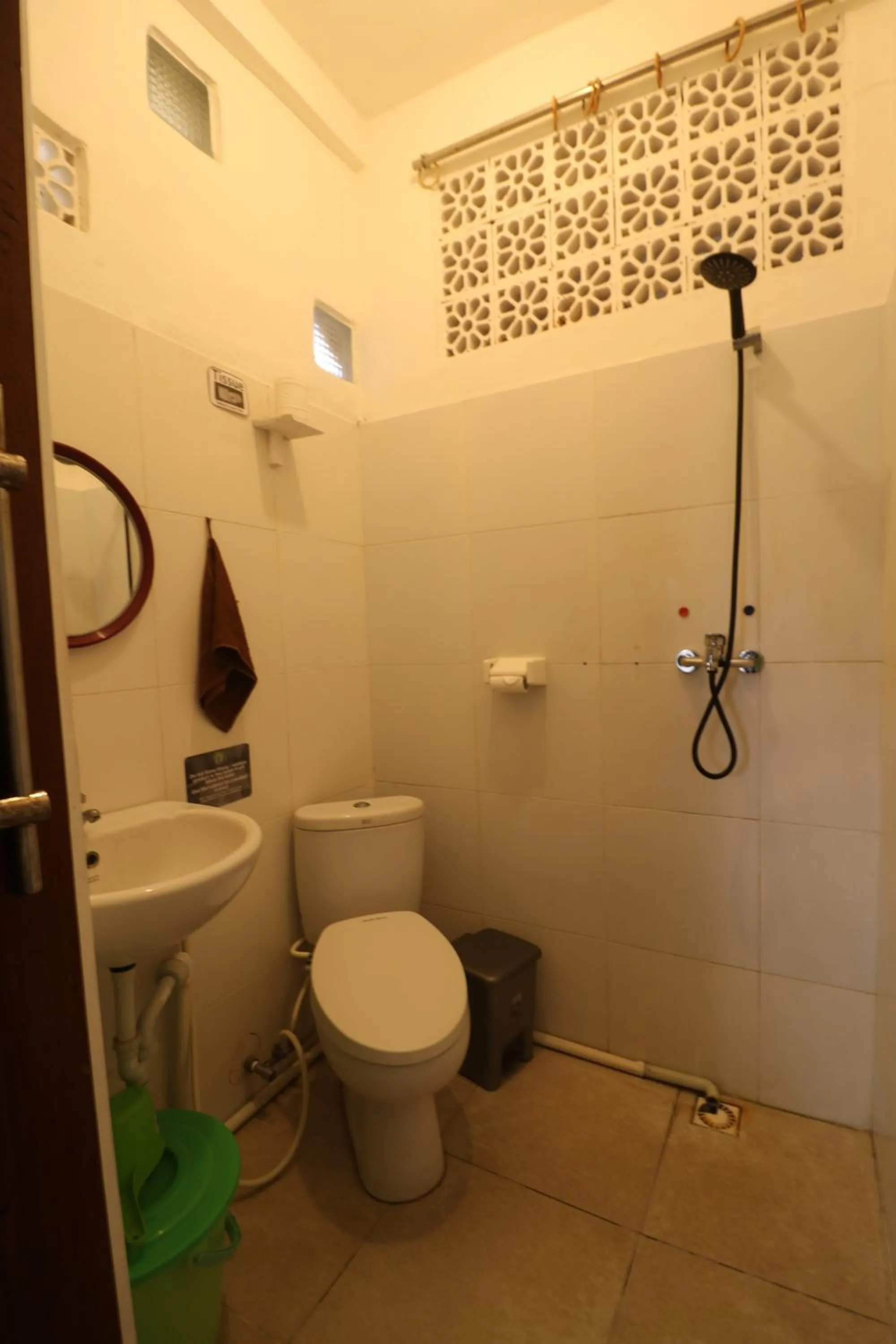 Shower in Seabreeze Hostel Bali