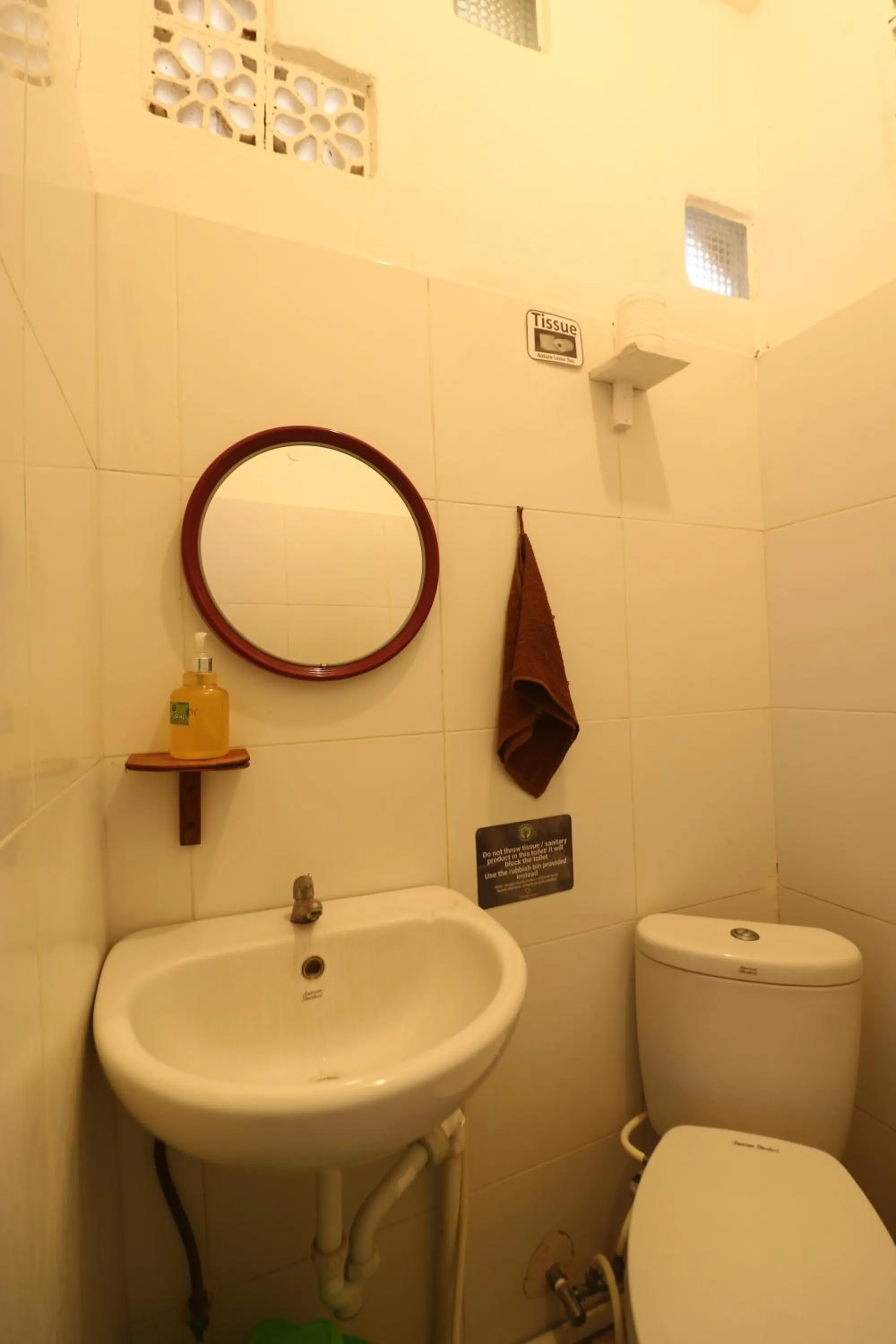 Toilet in Seabreeze Hostel Bali
