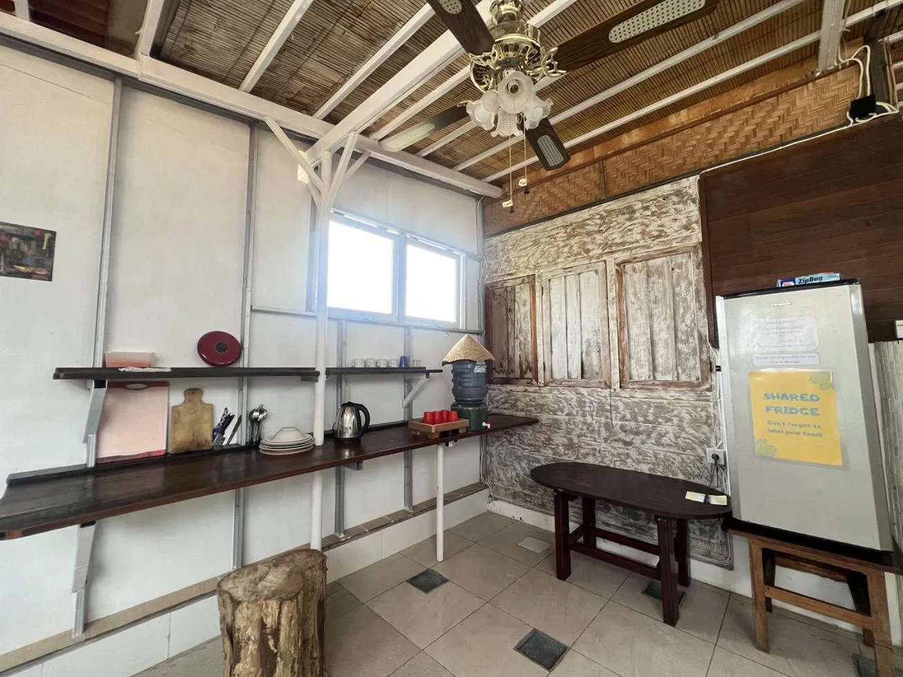Kitchen or kitchenette in Seabreeze Hostel Bali