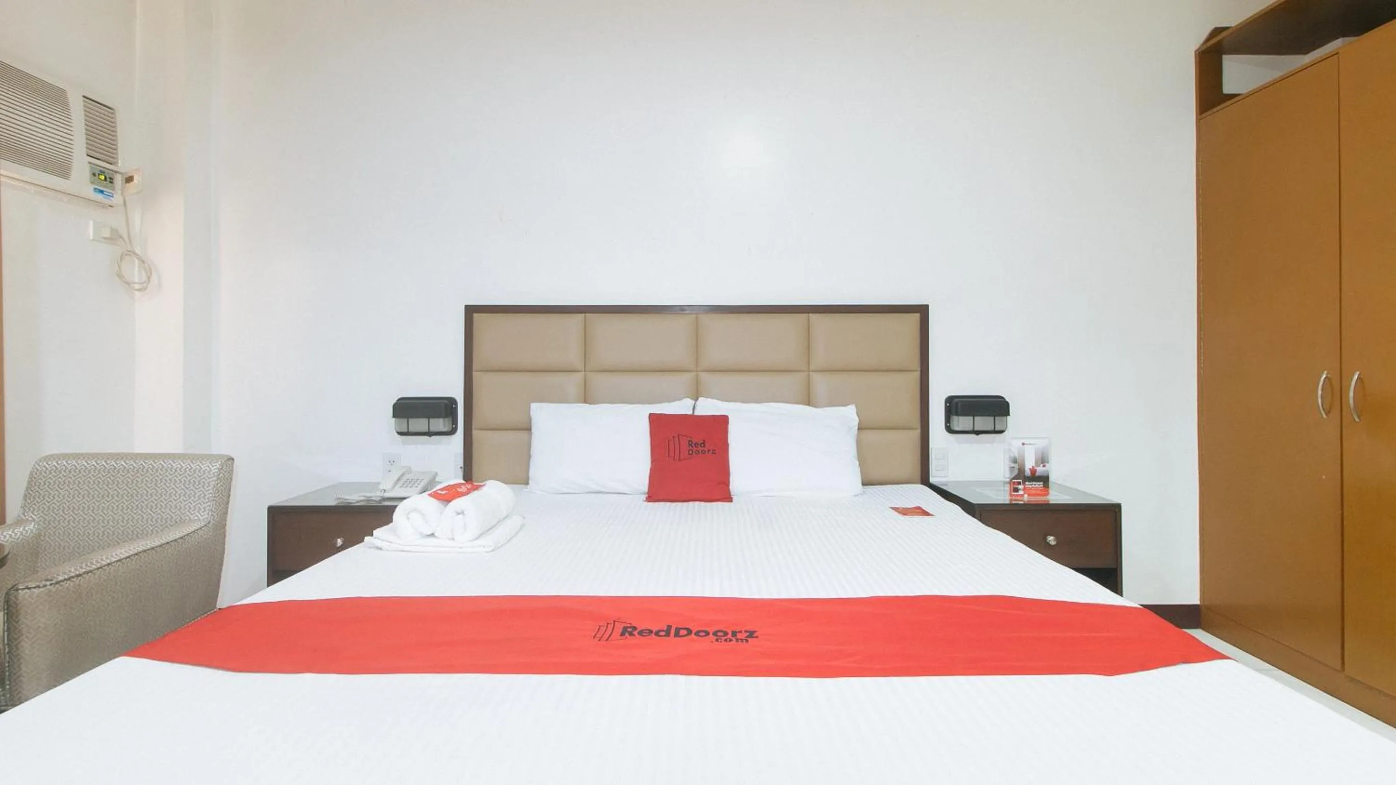 Photo of the whole room, Bed in RedDoorz near Angeles University Foundation