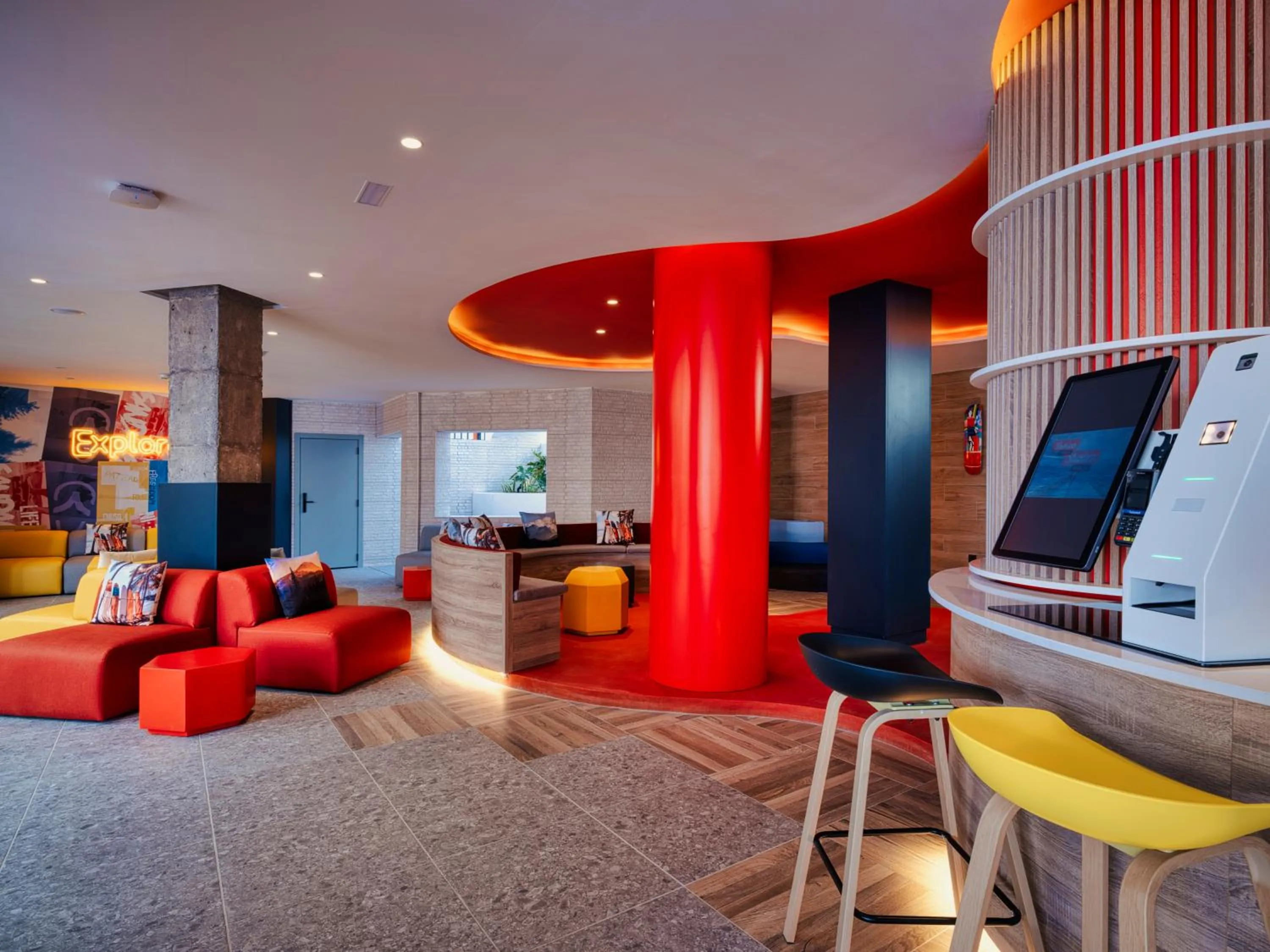 Communal lounge/ TV room in Sholeo Lodges Los Gigantes