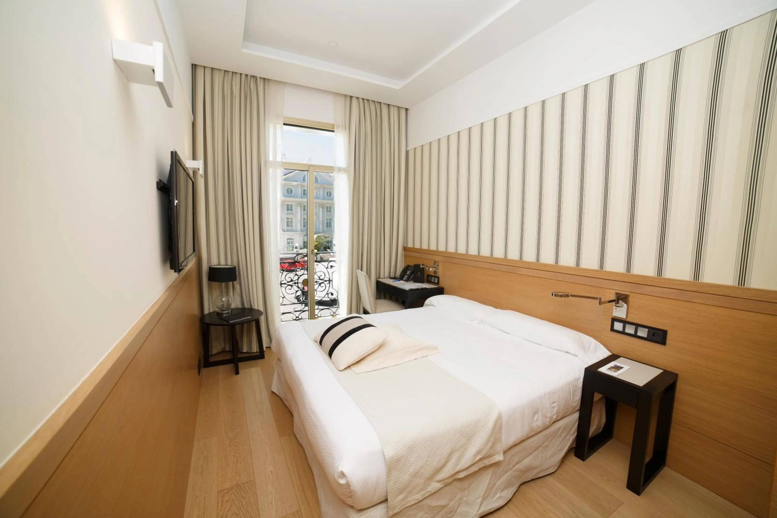 Photo of the whole room, Bed in Gran Hotel Sardinero