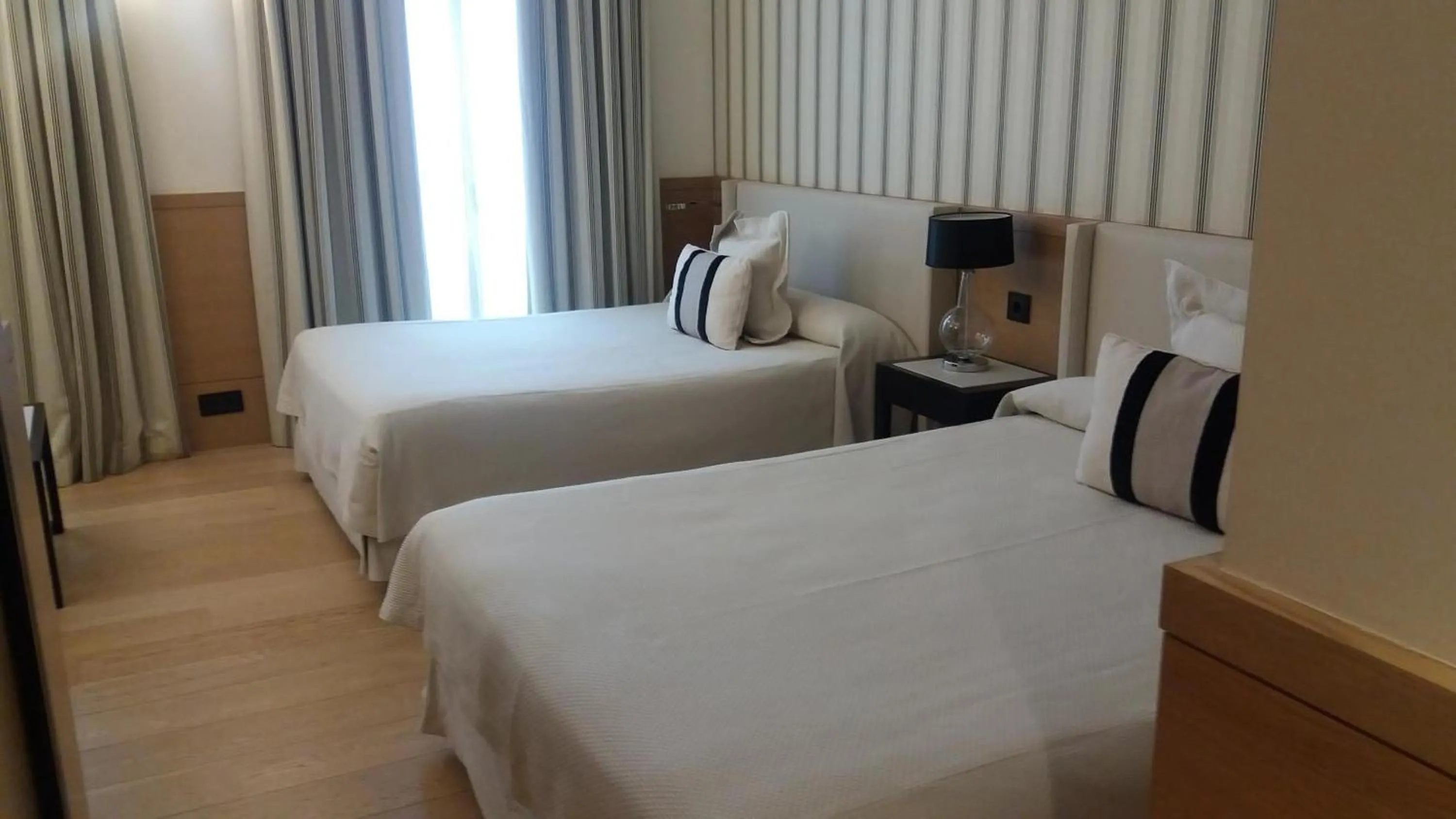 Photo of the whole room, Bed in Gran Hotel Sardinero