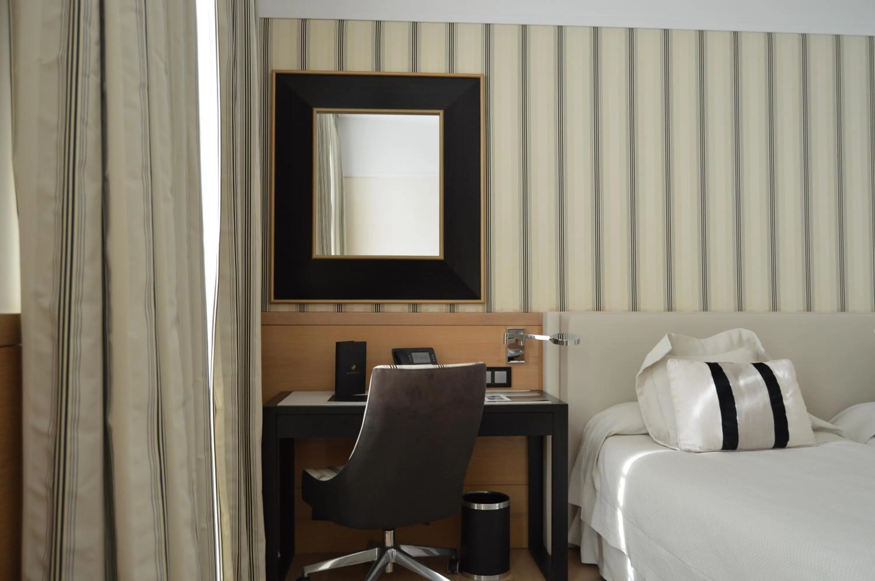 Photo of the whole room, Bed in Gran Hotel Sardinero