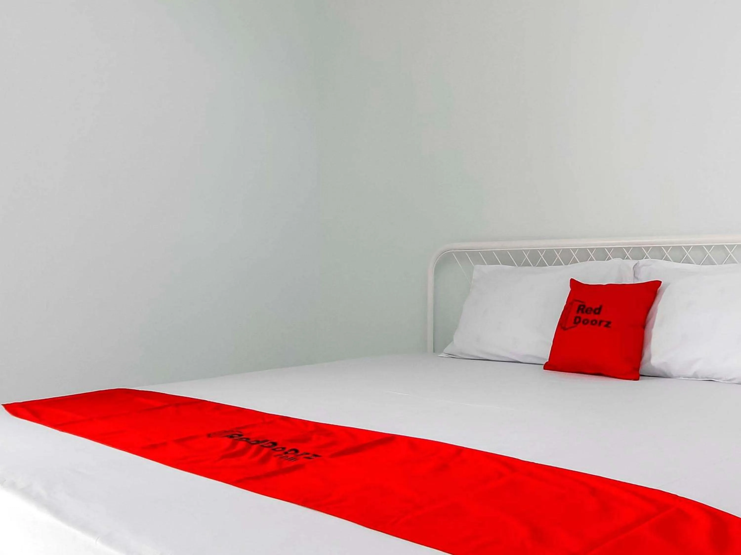 Bedroom, Bed in RedDoorz @ Jagakarsa 2