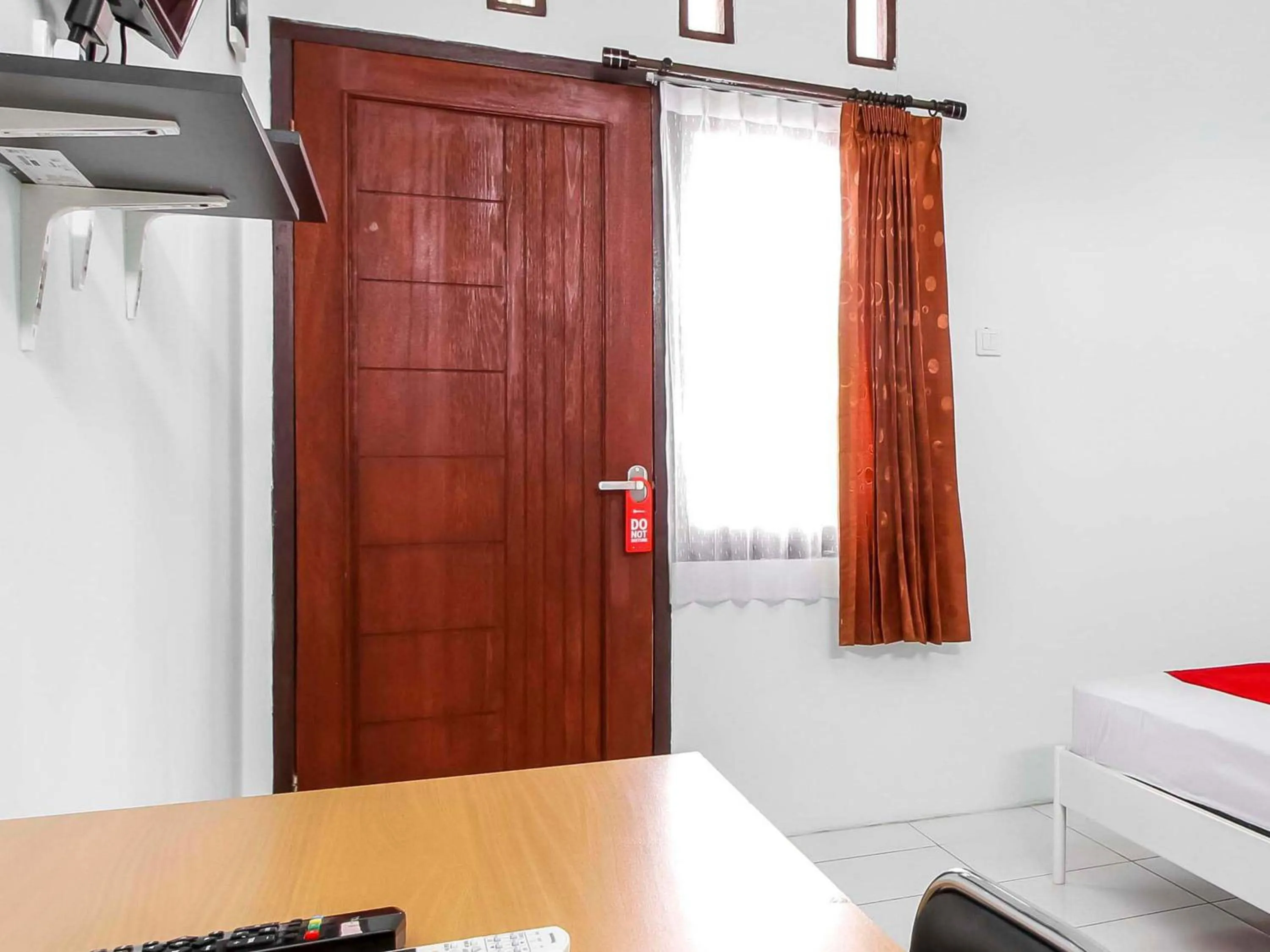 Bedroom, Bed in RedDoorz @ Jagakarsa 2