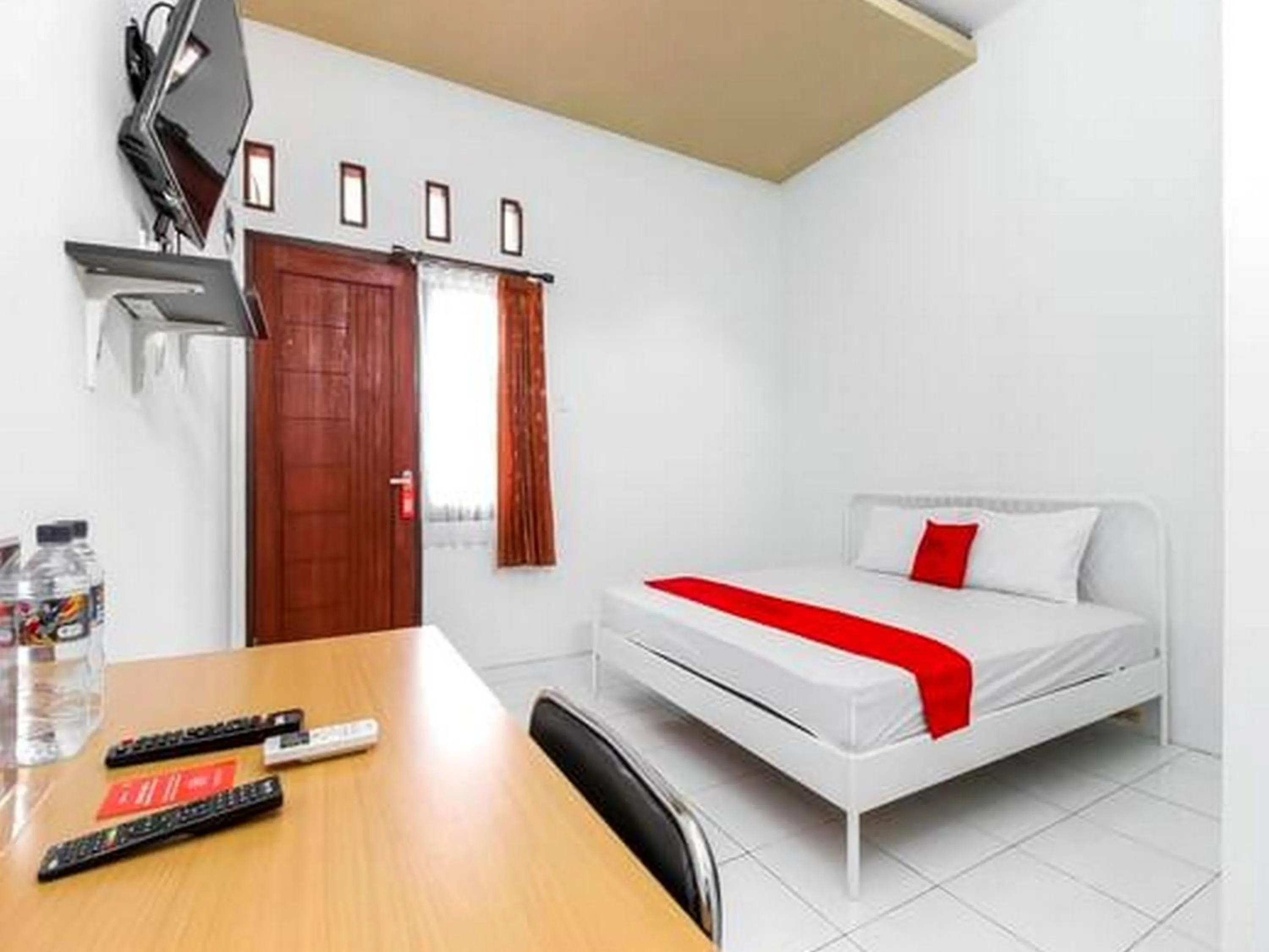Bedroom, Bed in RedDoorz @ Jagakarsa 2
