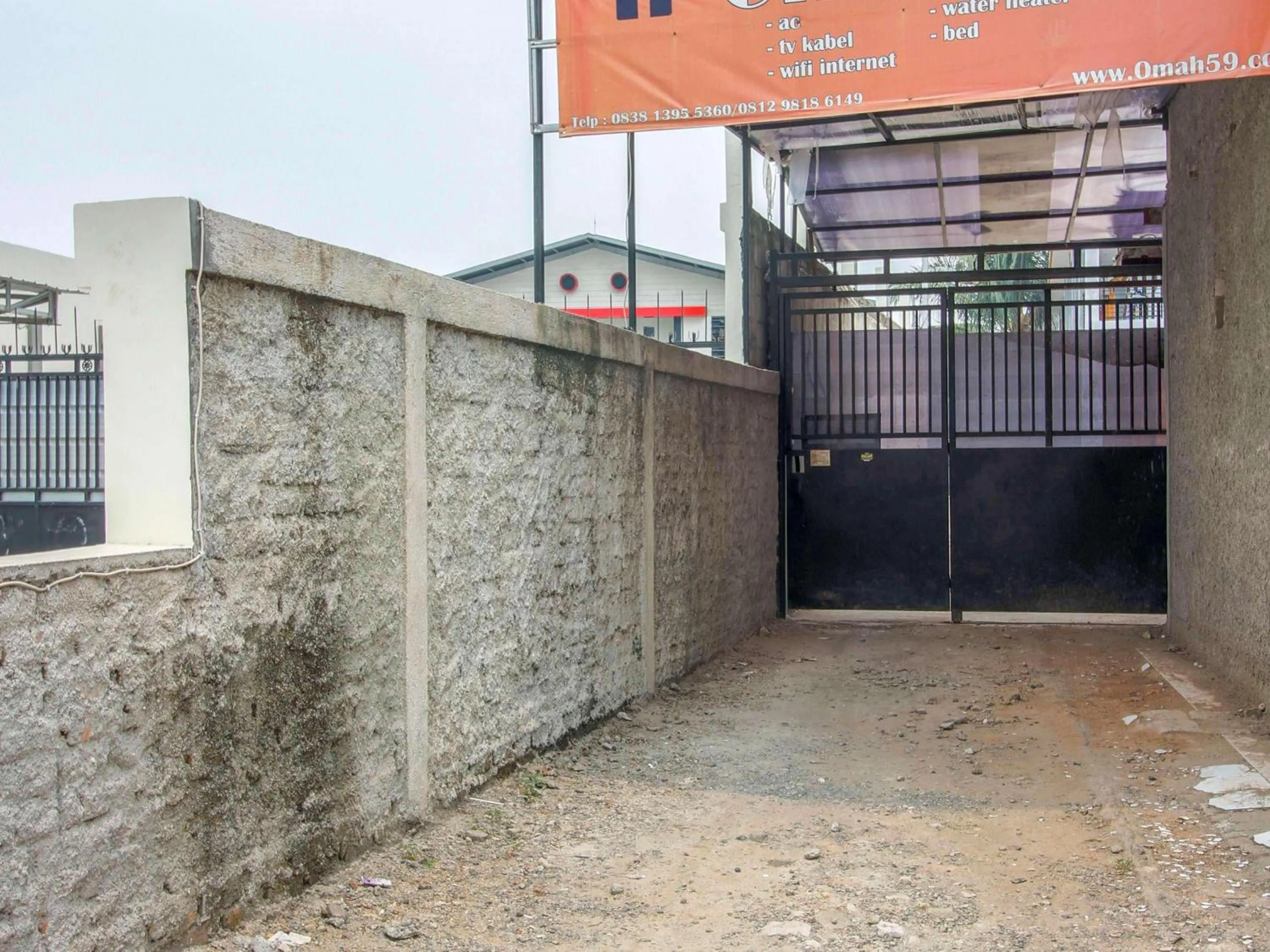 Facade/entrance in RedDoorz @ Jagakarsa 2