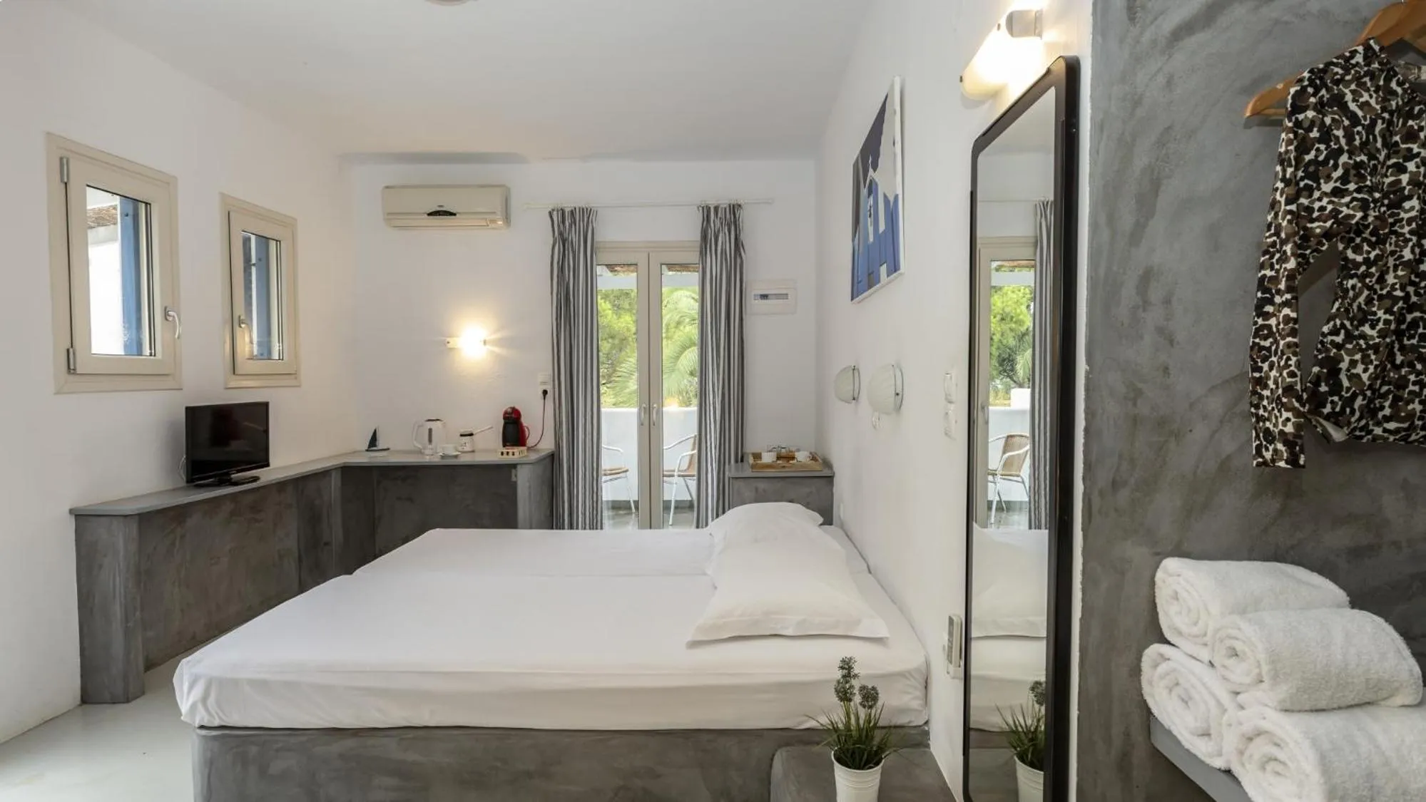 Photo of the whole room, Bed in Coralli Seaside Resort