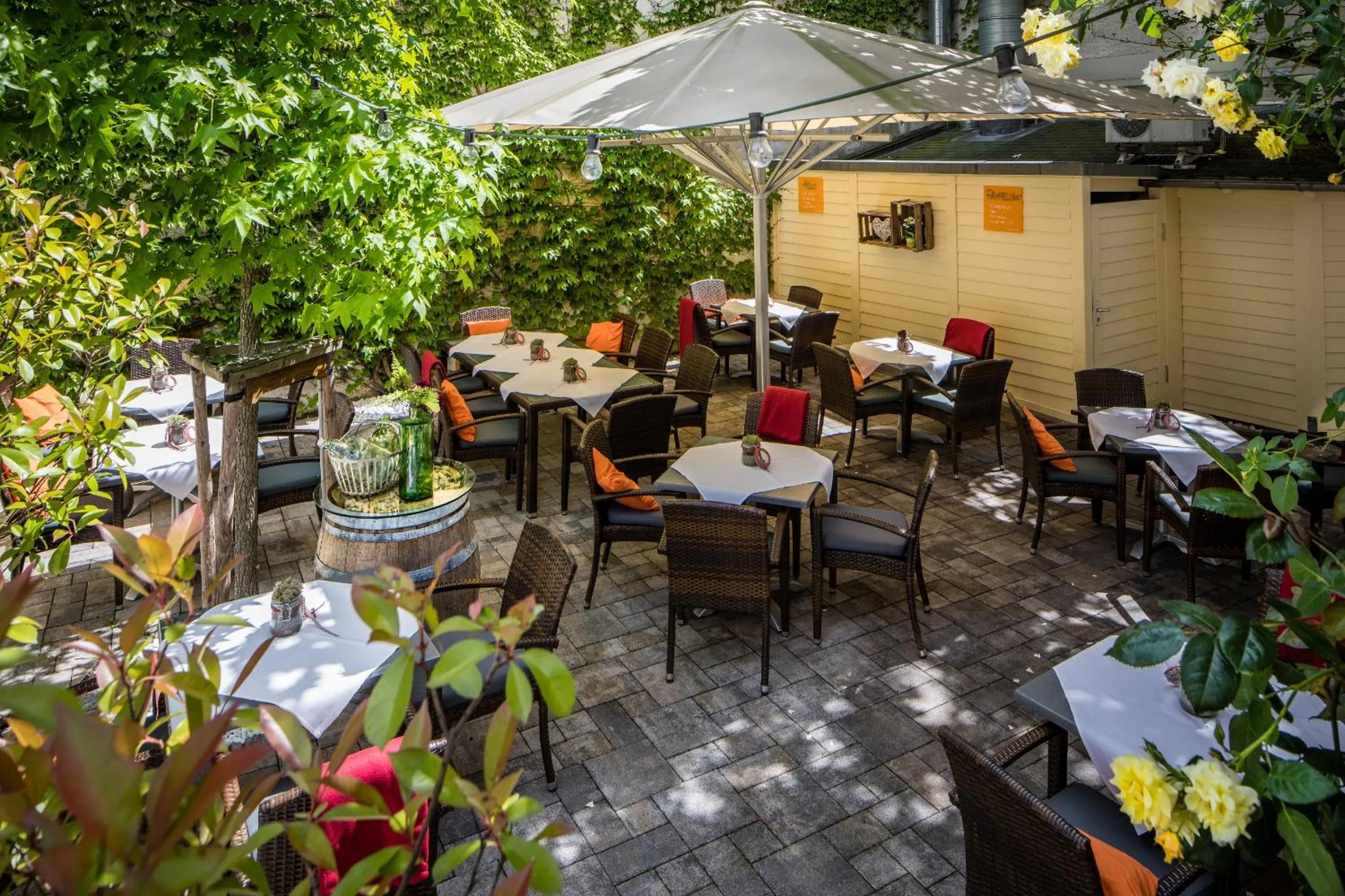 Patio in Das Mühlentor Hotel