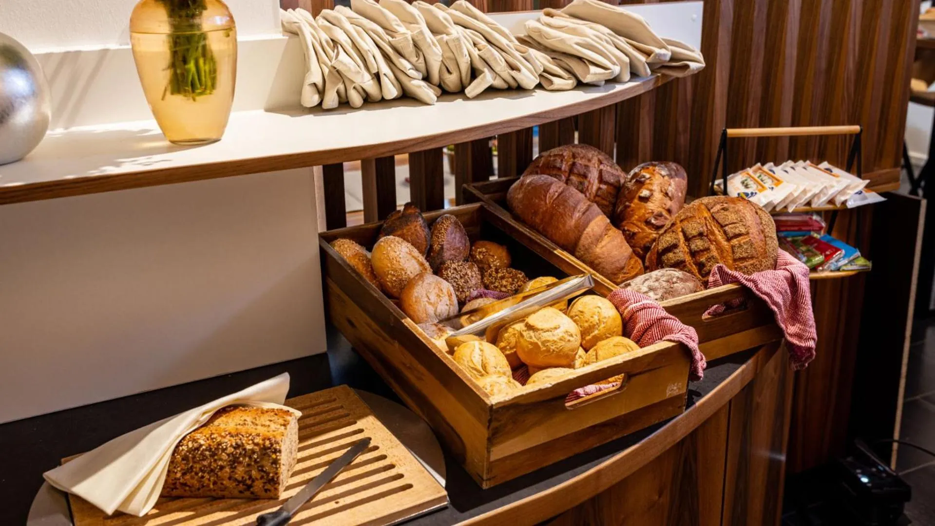 Buffet breakfast in Das Mühlentor Hotel