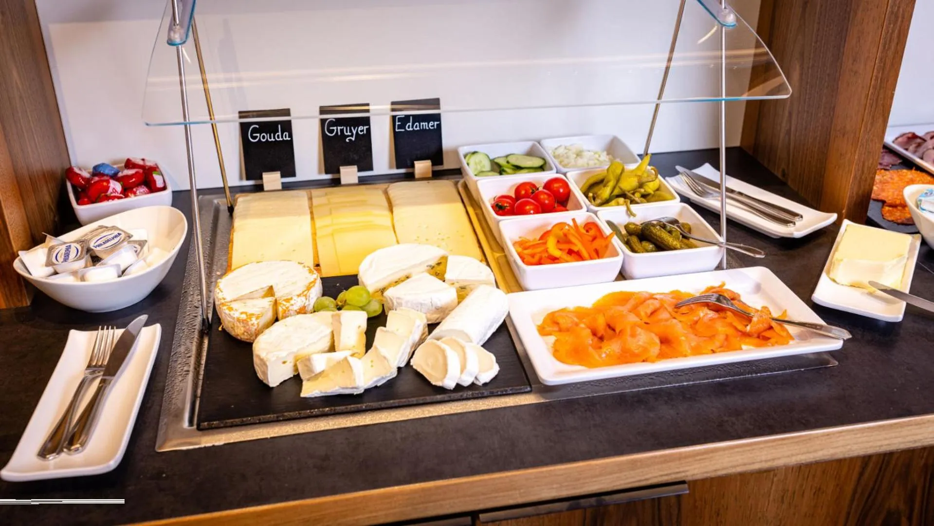 Buffet breakfast in Das Mühlentor Hotel