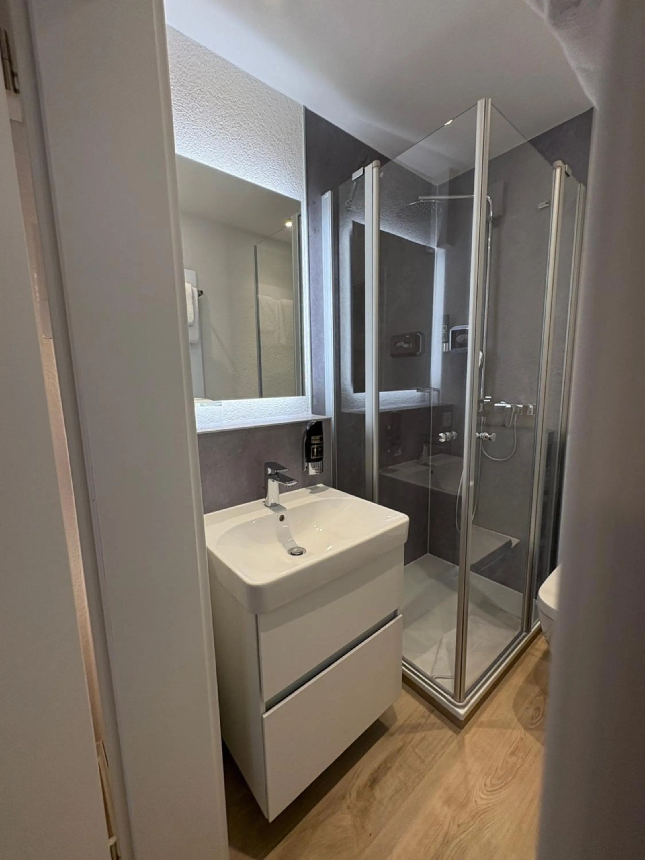 Shower in Das Mühlentor Hotel