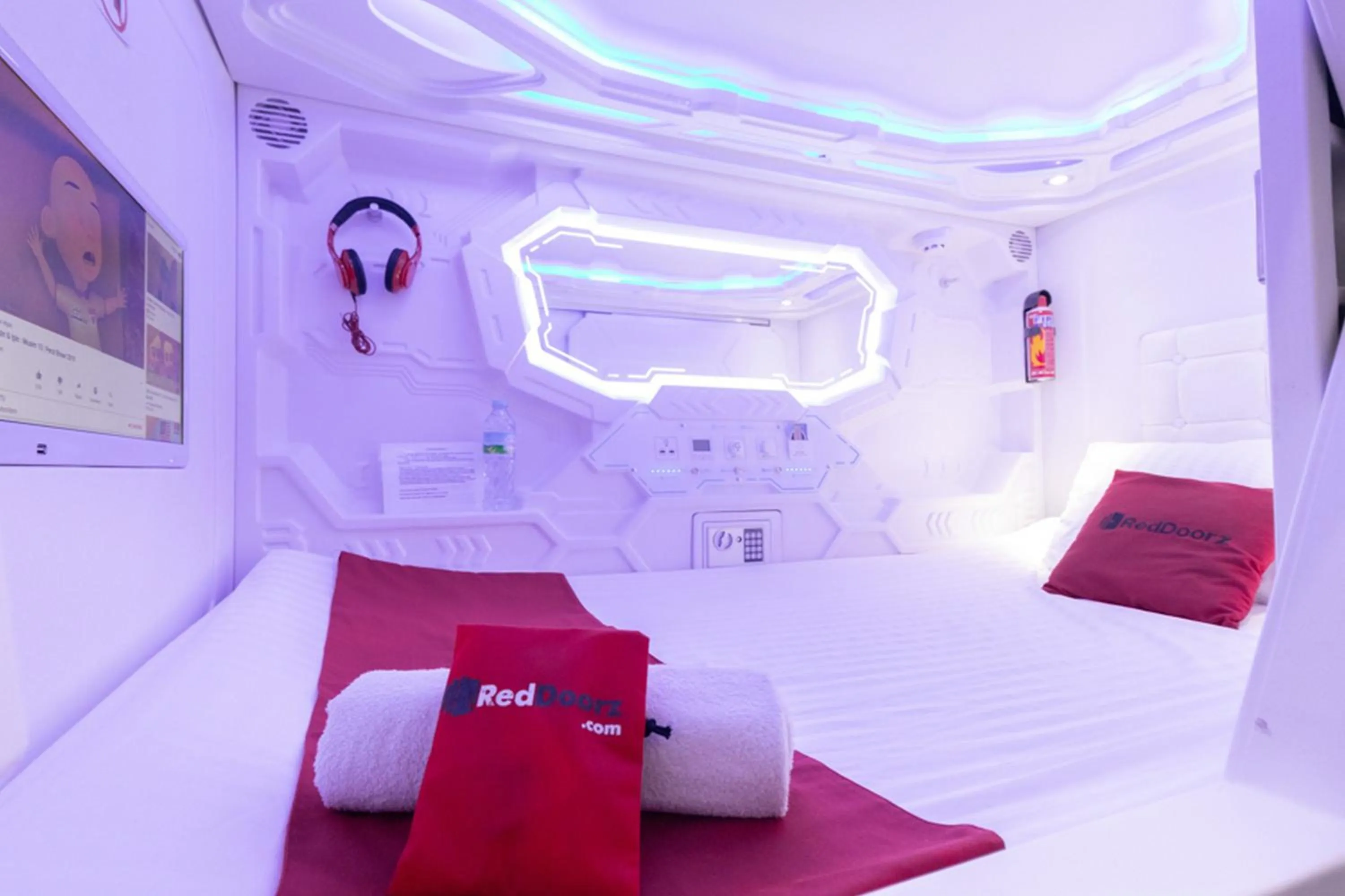 Bed in RedDoorz Hostel @ Capsule Inn Medan