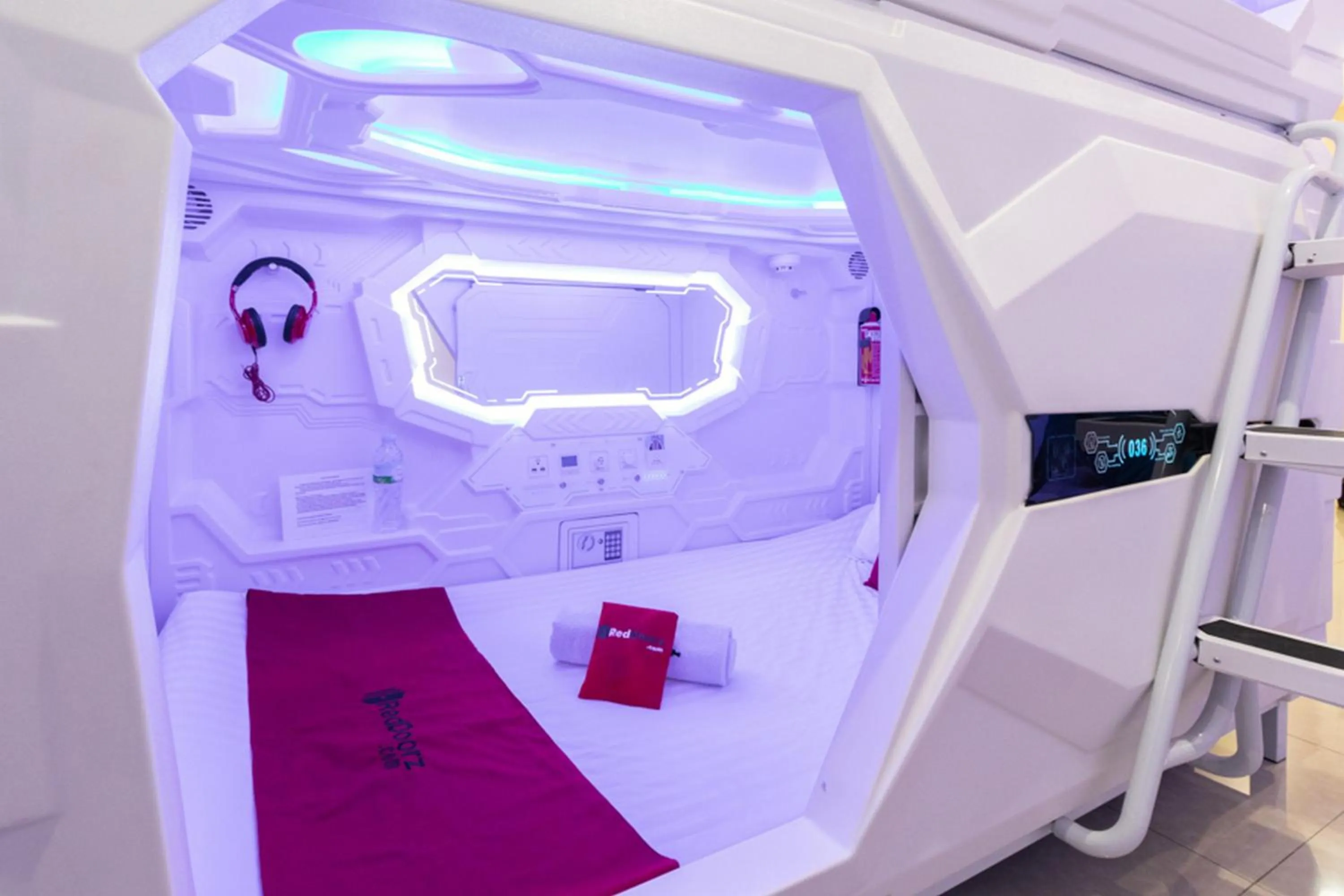 RedDoorz Hostel @ Capsule Inn Medan