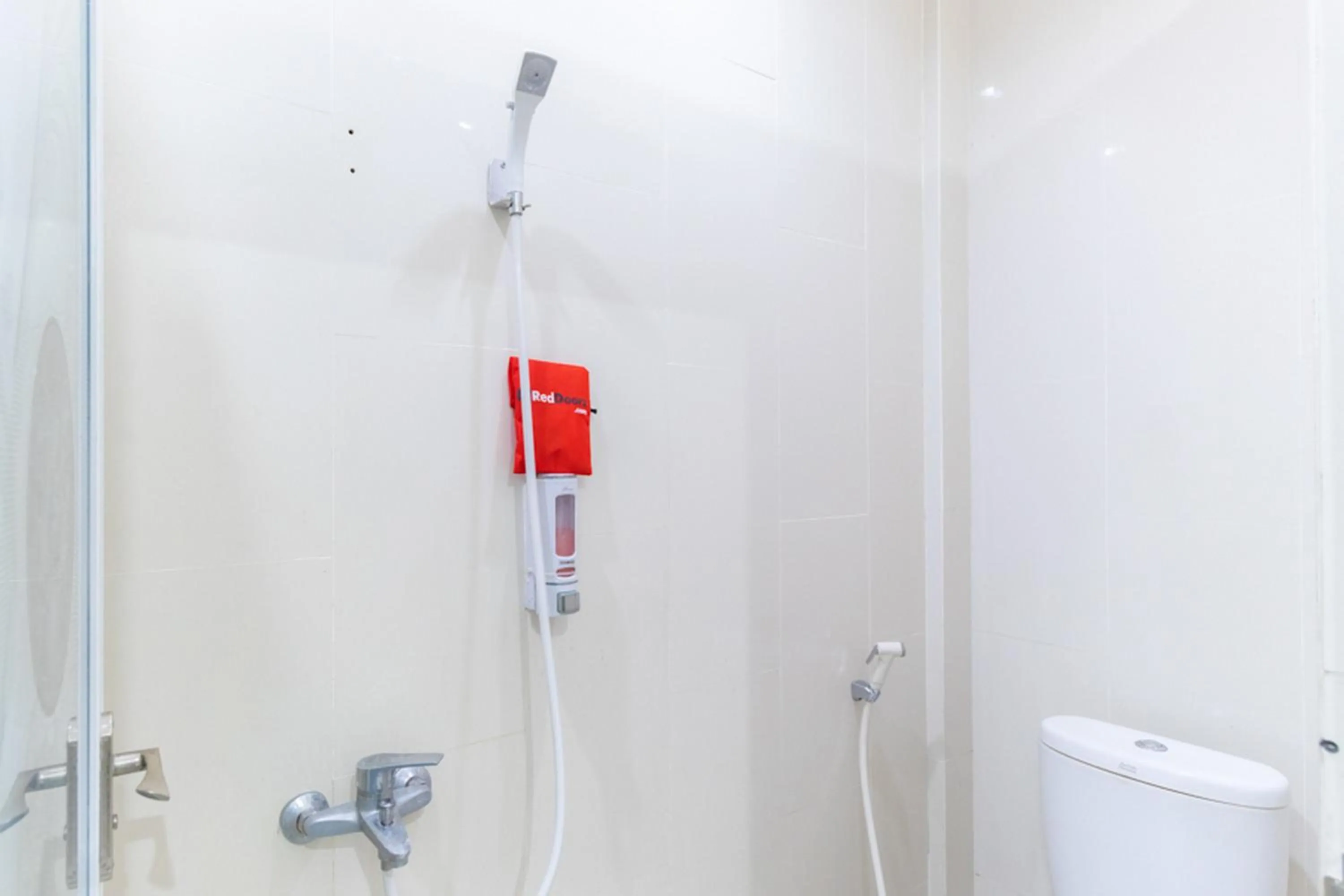 Bathroom in RedDoorz Hostel @ Capsule Inn Medan