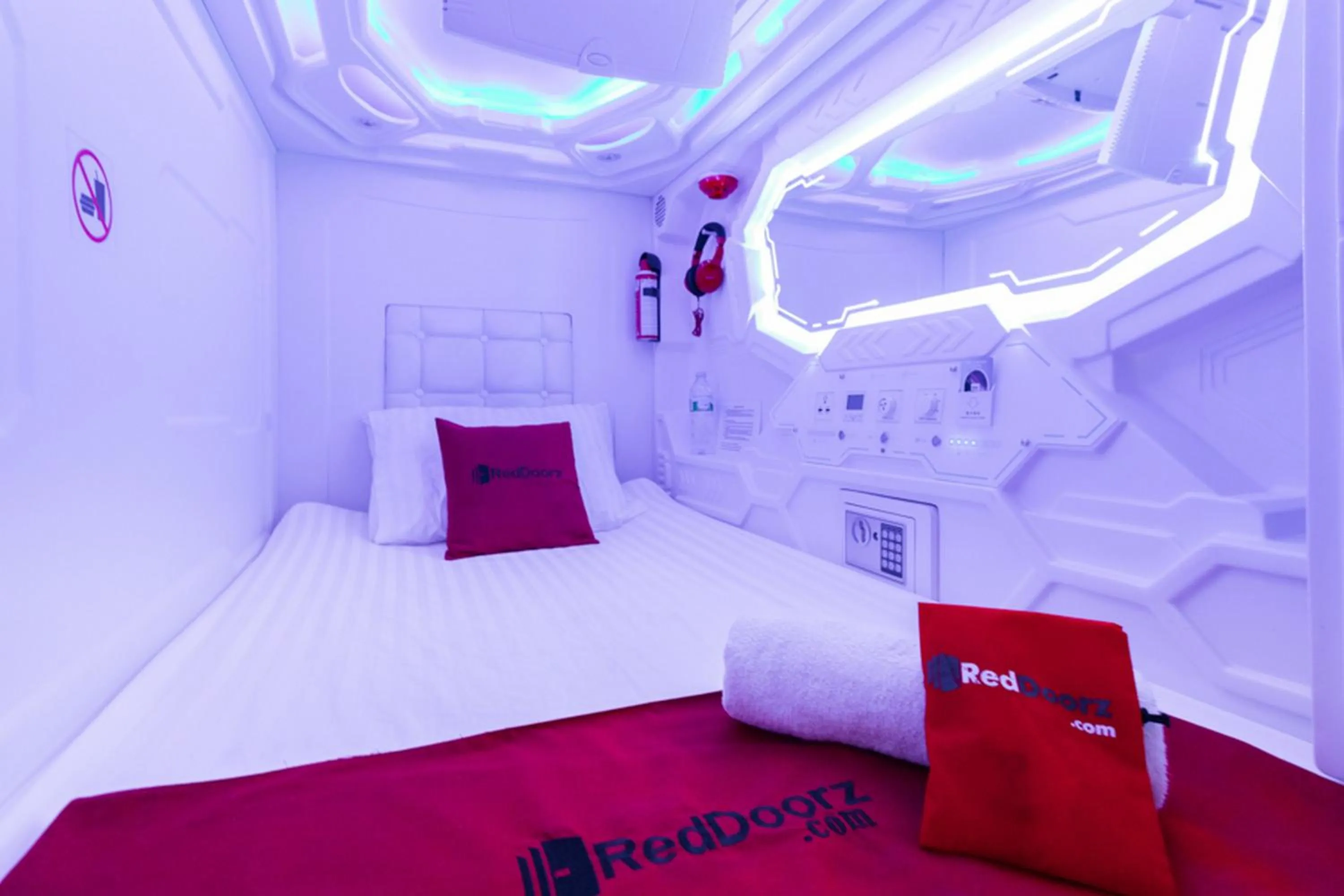 Bed in RedDoorz Hostel @ Capsule Inn Medan