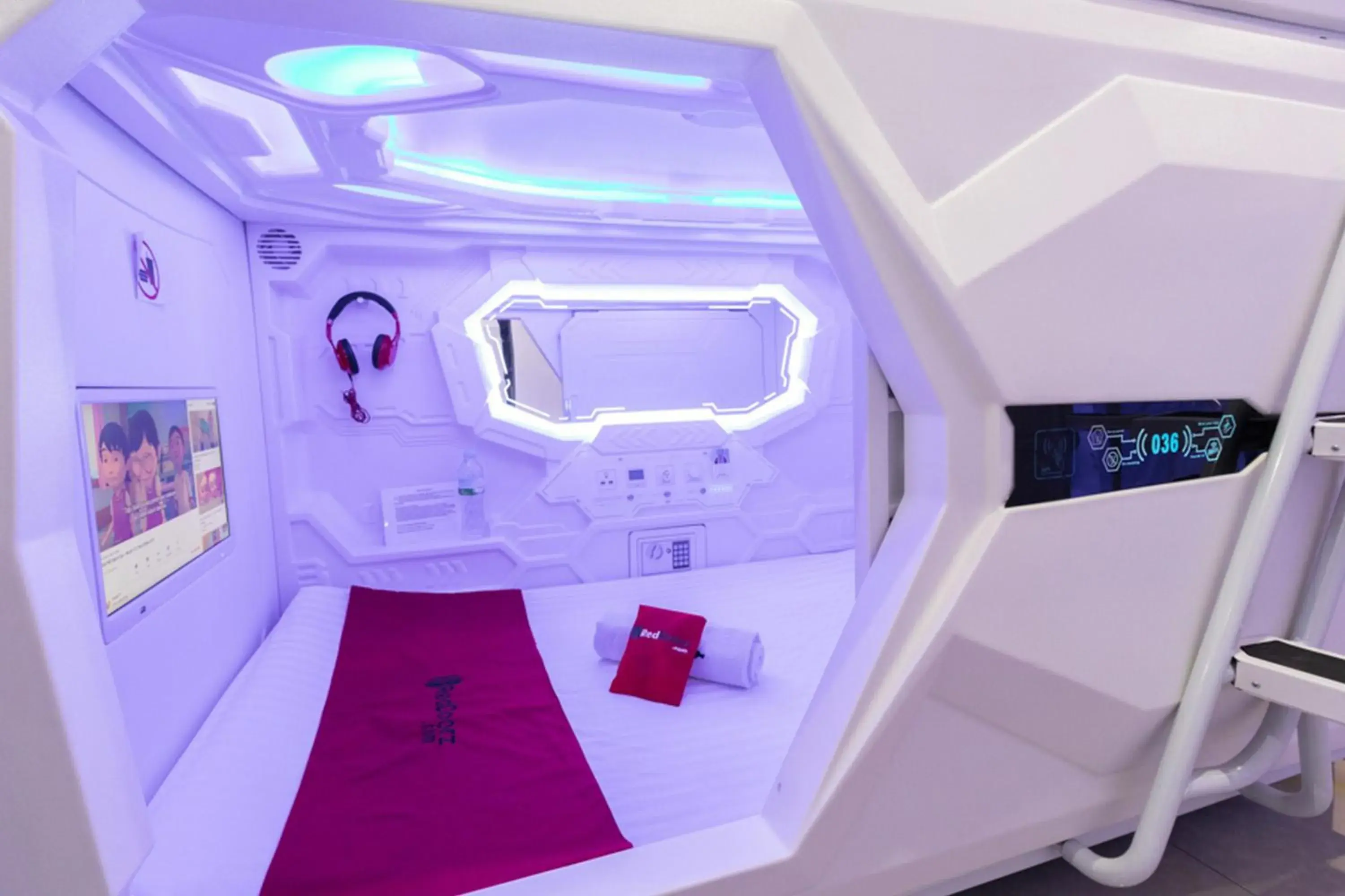 Single Bed in Male Dormitory Room in RedDoorz Hostel @ Capsule Inn Medan Single Bed in Male Dormitory Room in RedDoorz Hostel @ Capsule Inn Medan