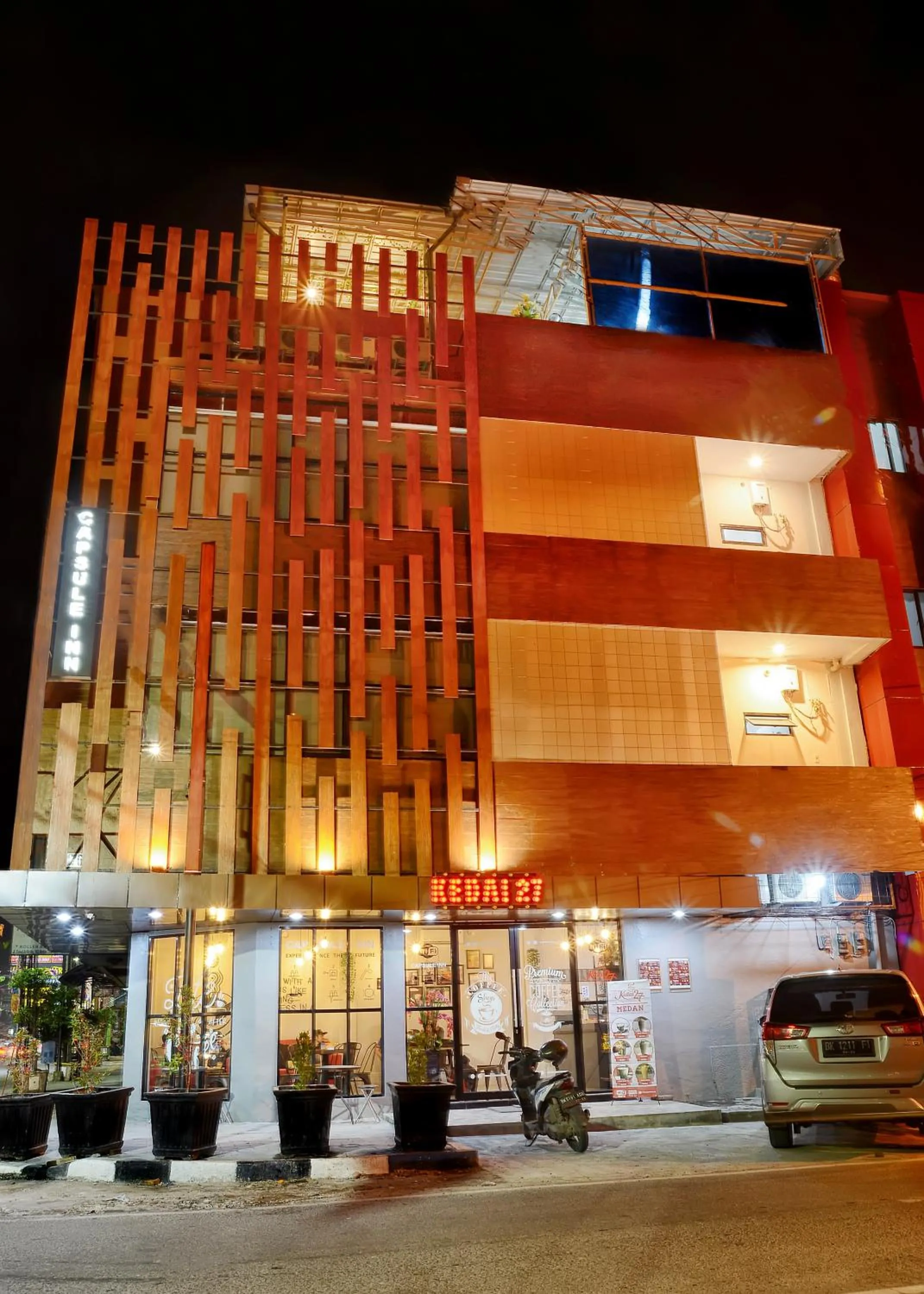 Property building in RedDoorz Hostel @ Capsule Inn Medan