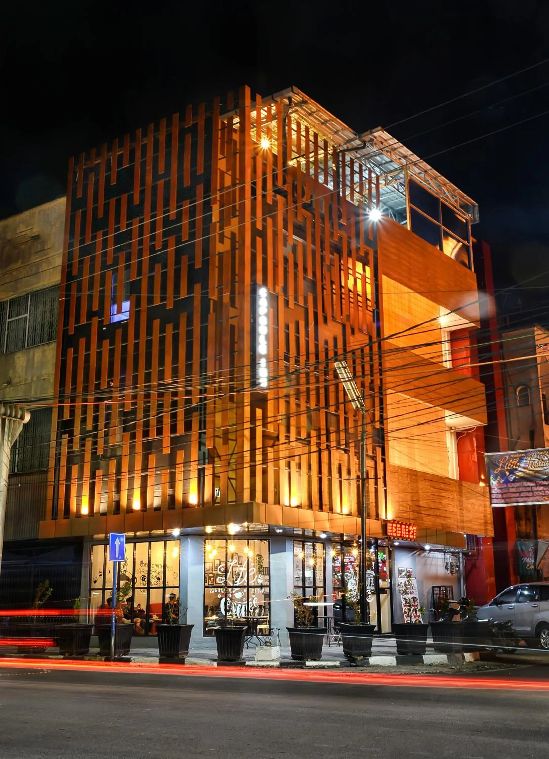 Property building in RedDoorz Hostel @ Capsule Inn Medan