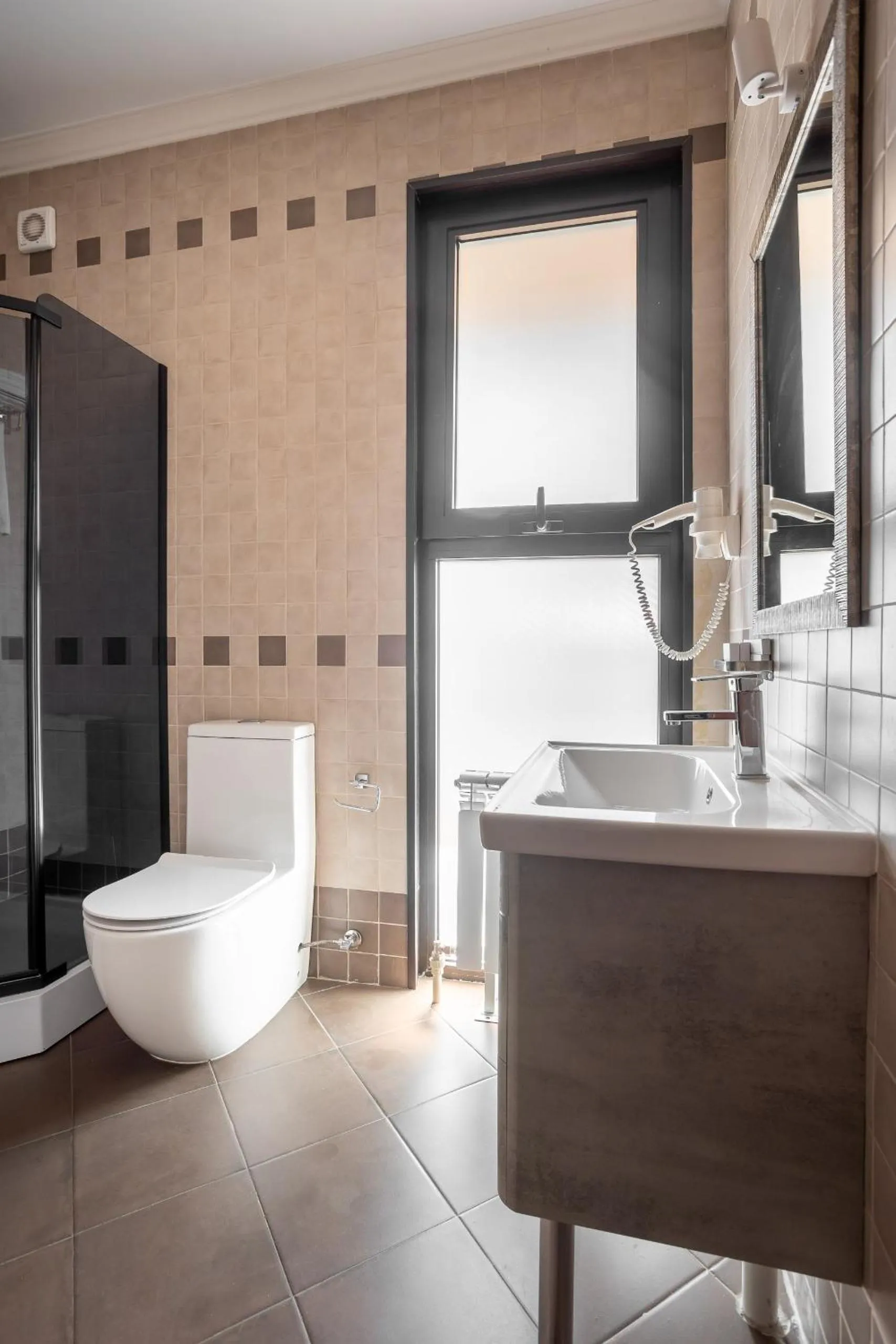 Toilet in Sacvoyage Hotel