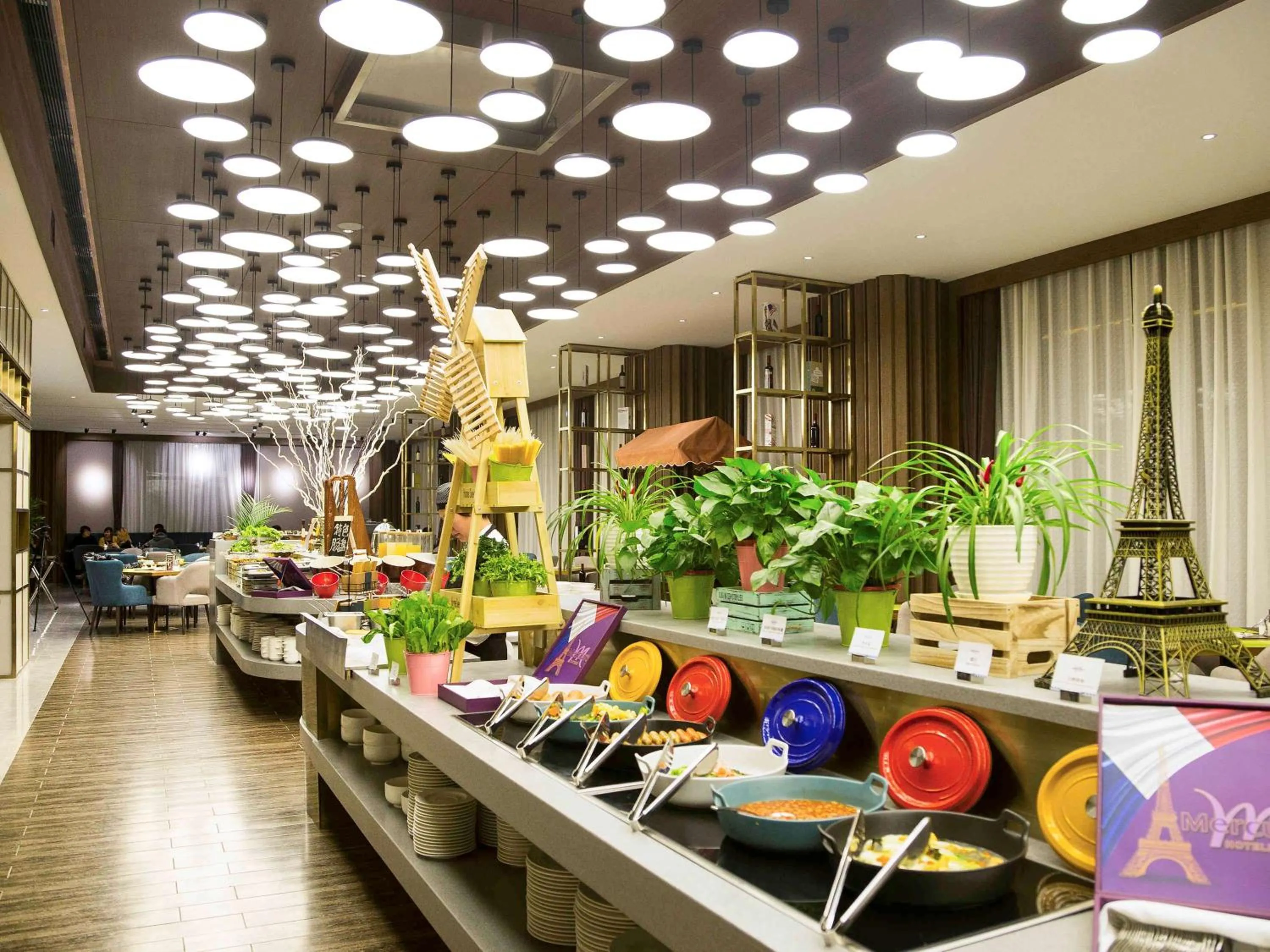 Restaurant/places to eat in Mercure Harbin Songbei