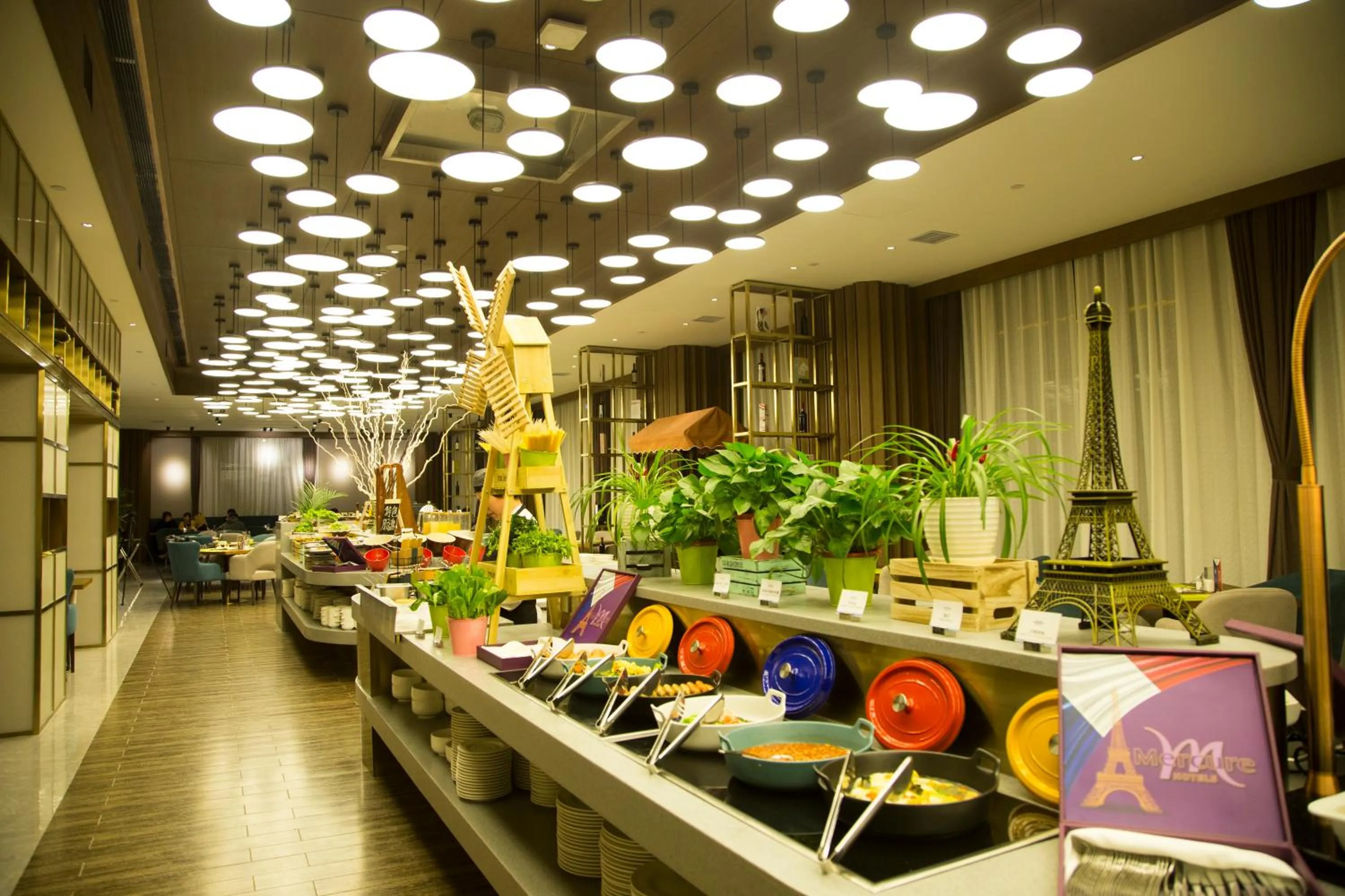 Restaurant/places to eat in Mercure Harbin Songbei