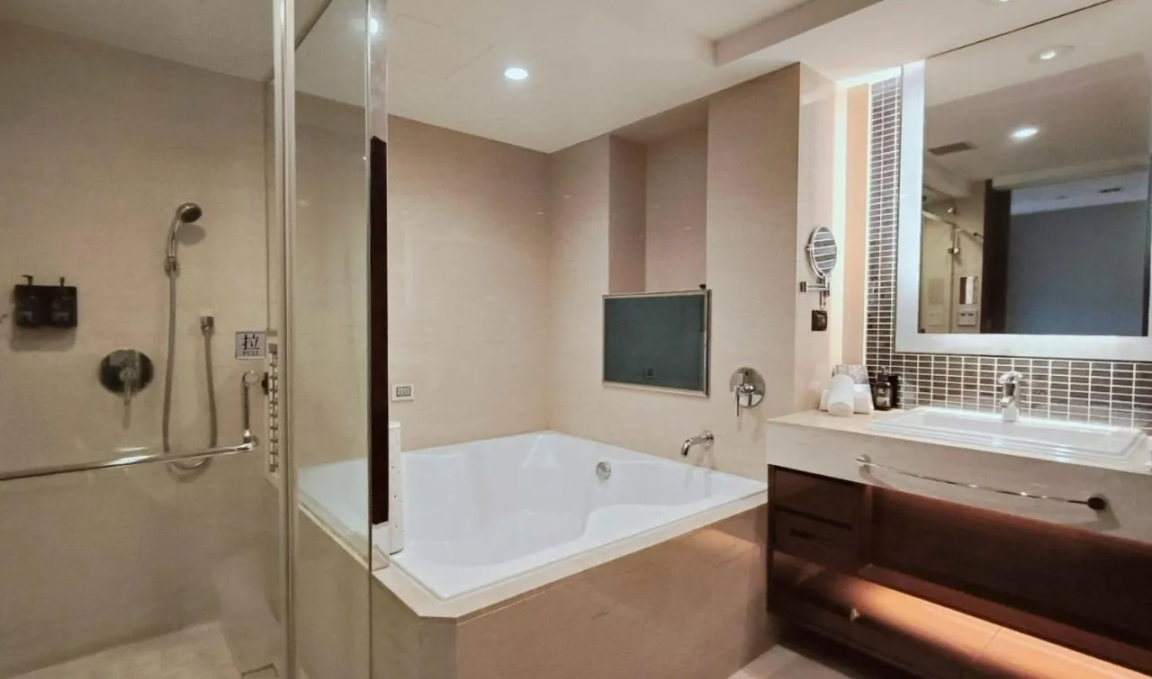 Bath in S Aura Hotel