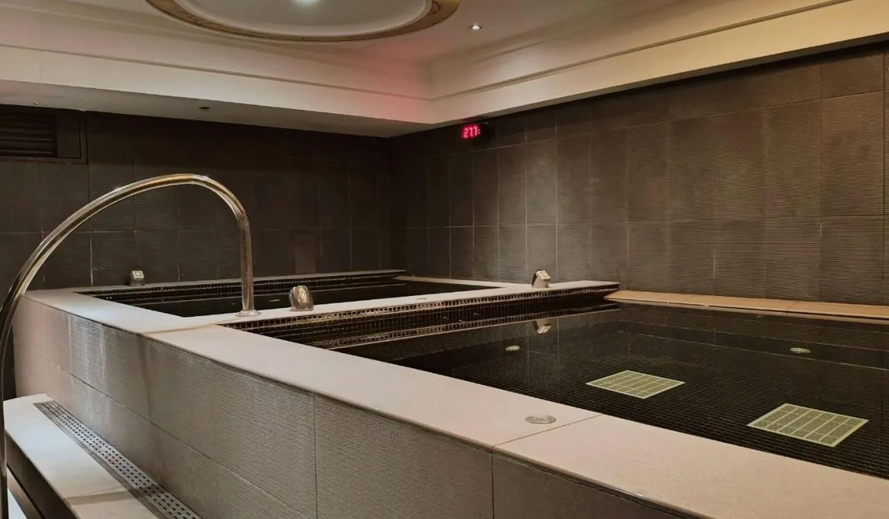 Hot Tub in S Aura Hotel