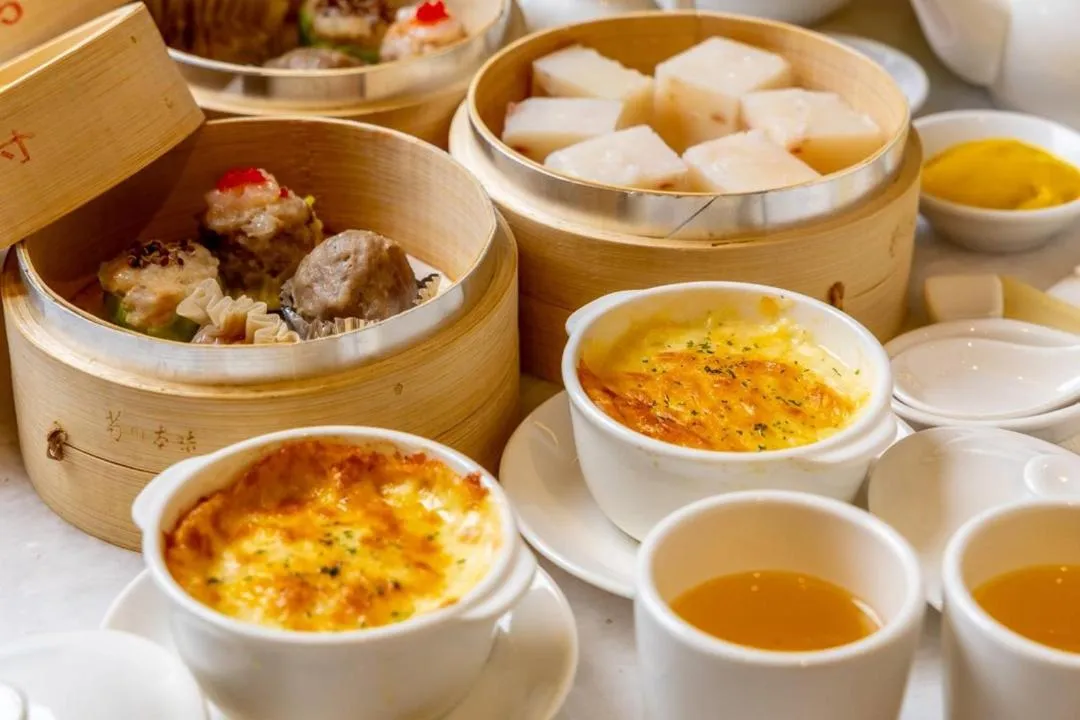 Restaurant/places to eat in S Aura Hotel