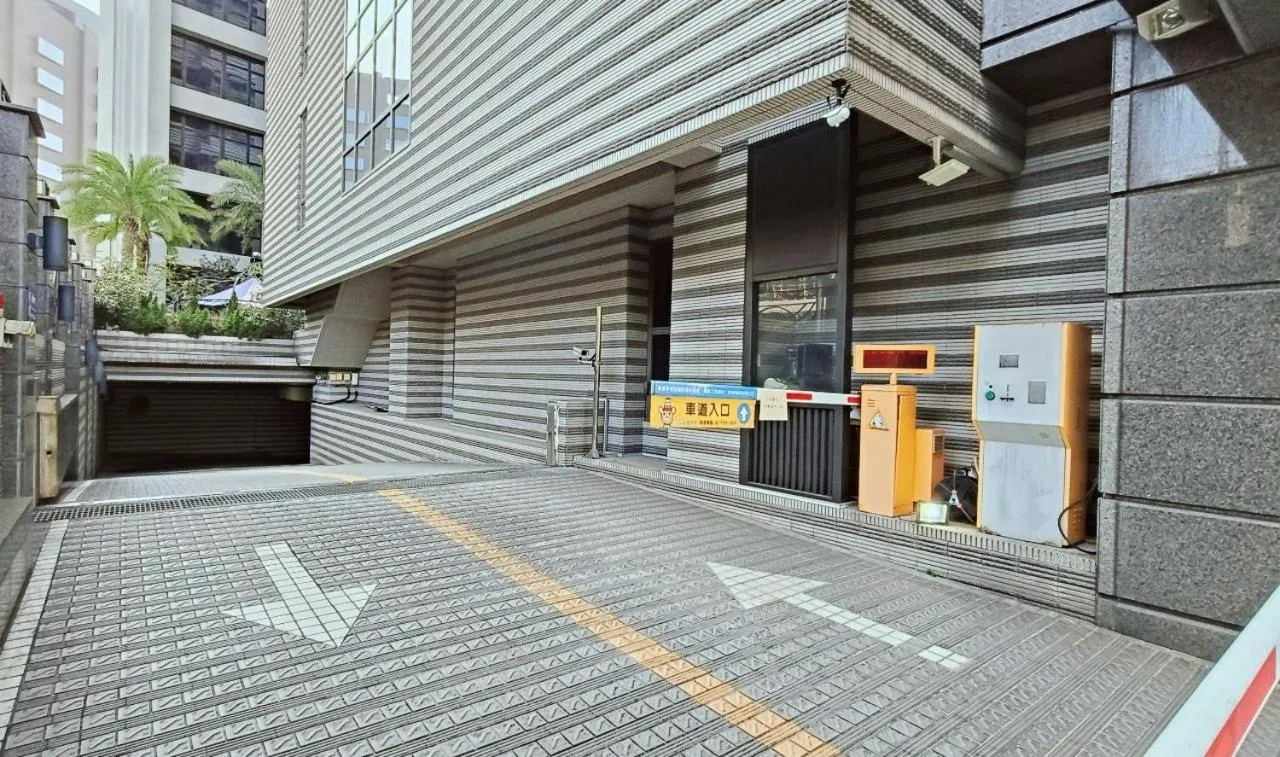 Parking in S Aura Hotel