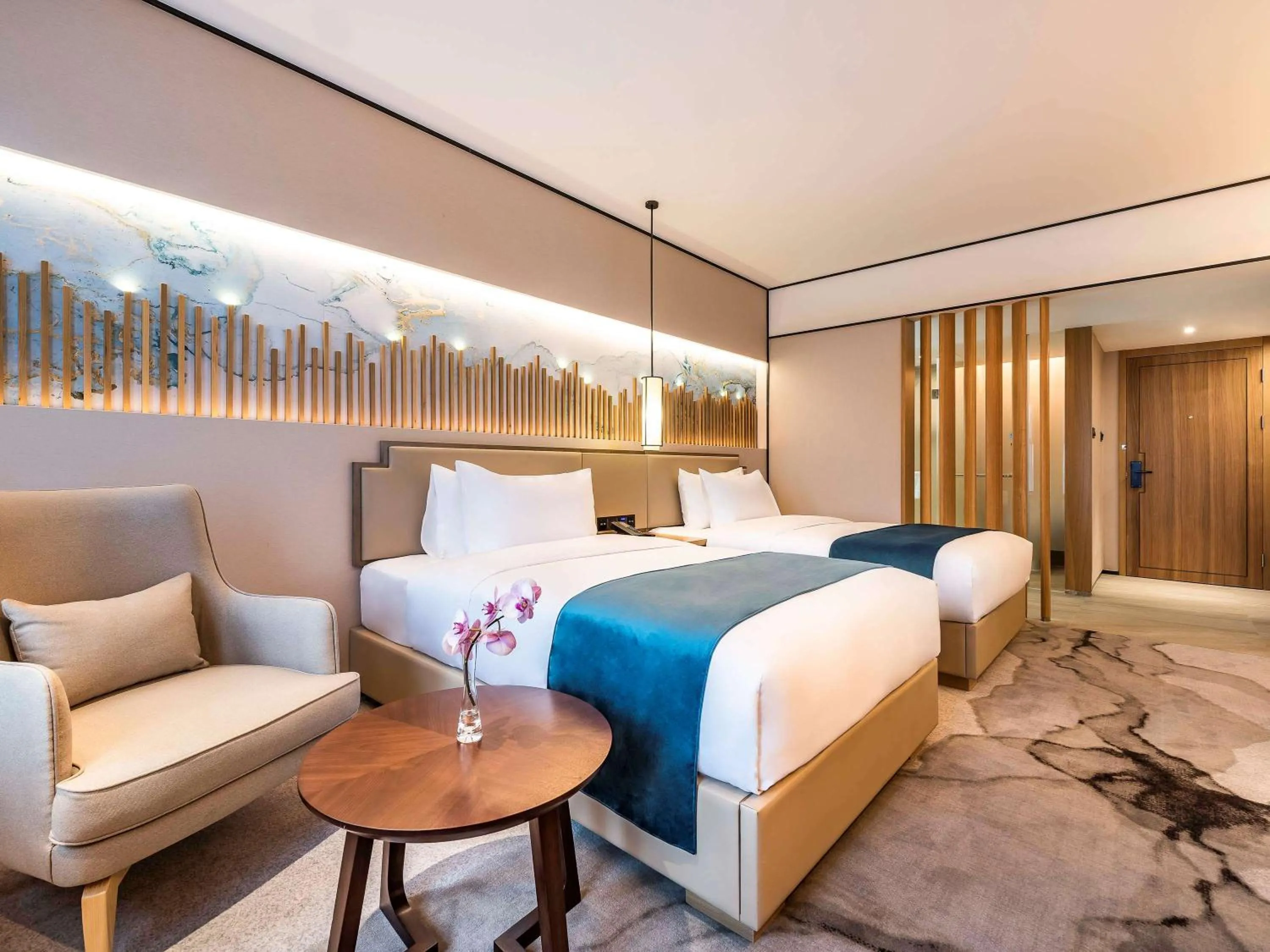 Photo of the whole room, Bed in Mercure Chengdu Huapaifang