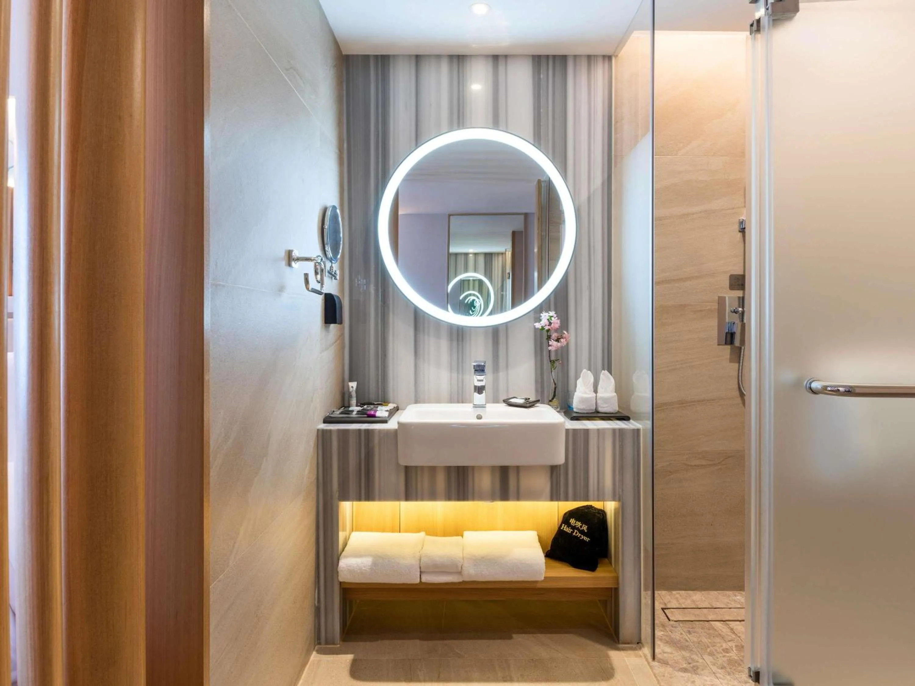 Bedroom in Mercure Chengdu Huapaifang