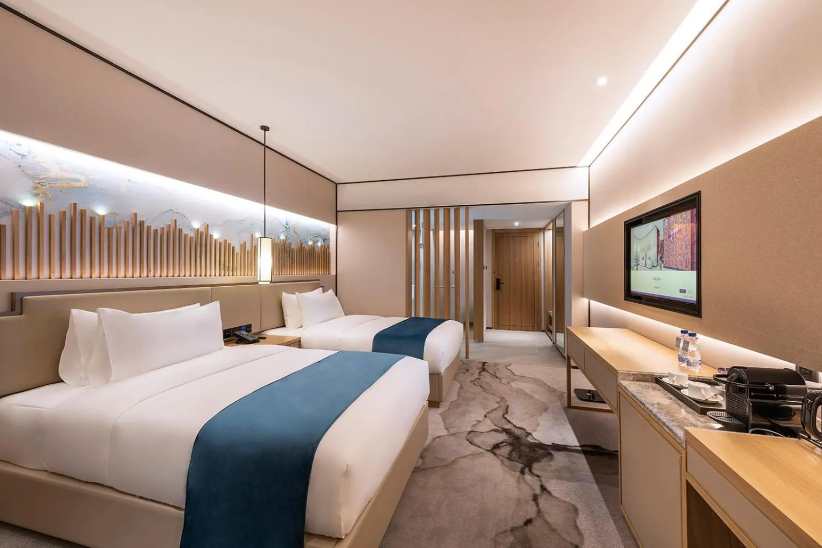 Bed in Mercure Chengdu Huapaifang