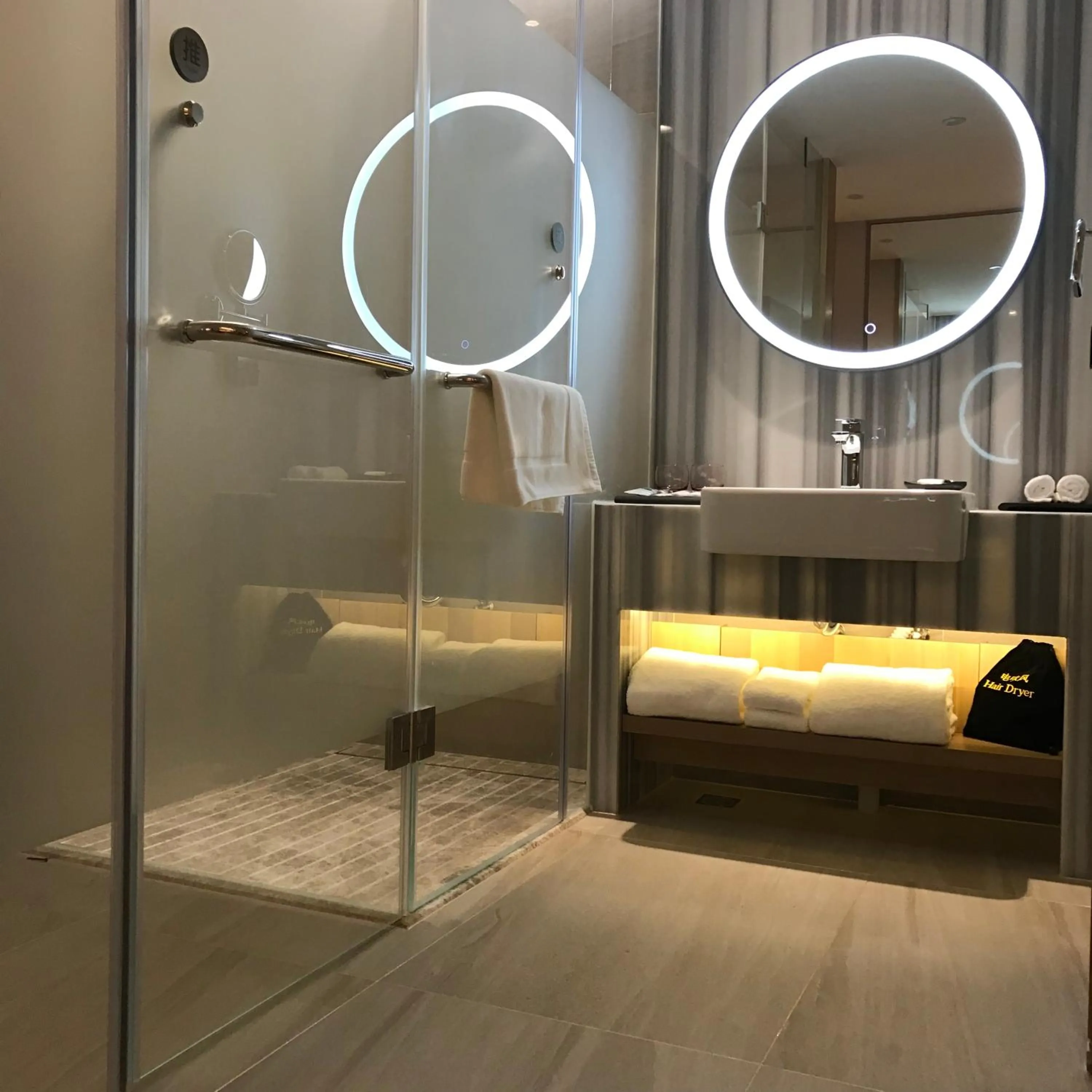 Shower in Mercure Chengdu Huapaifang