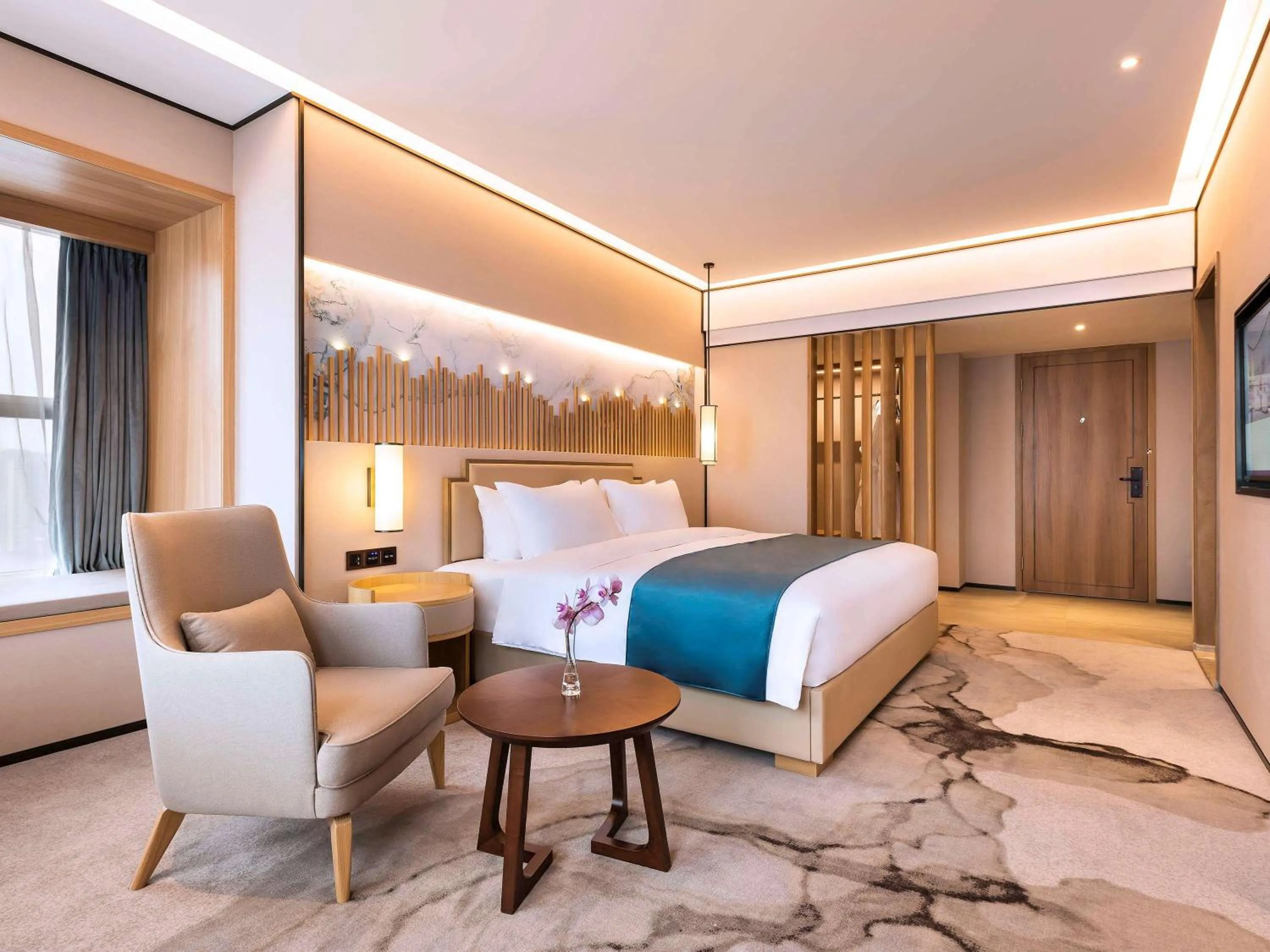 Photo of the whole room, Bed in Mercure Chengdu Huapaifang