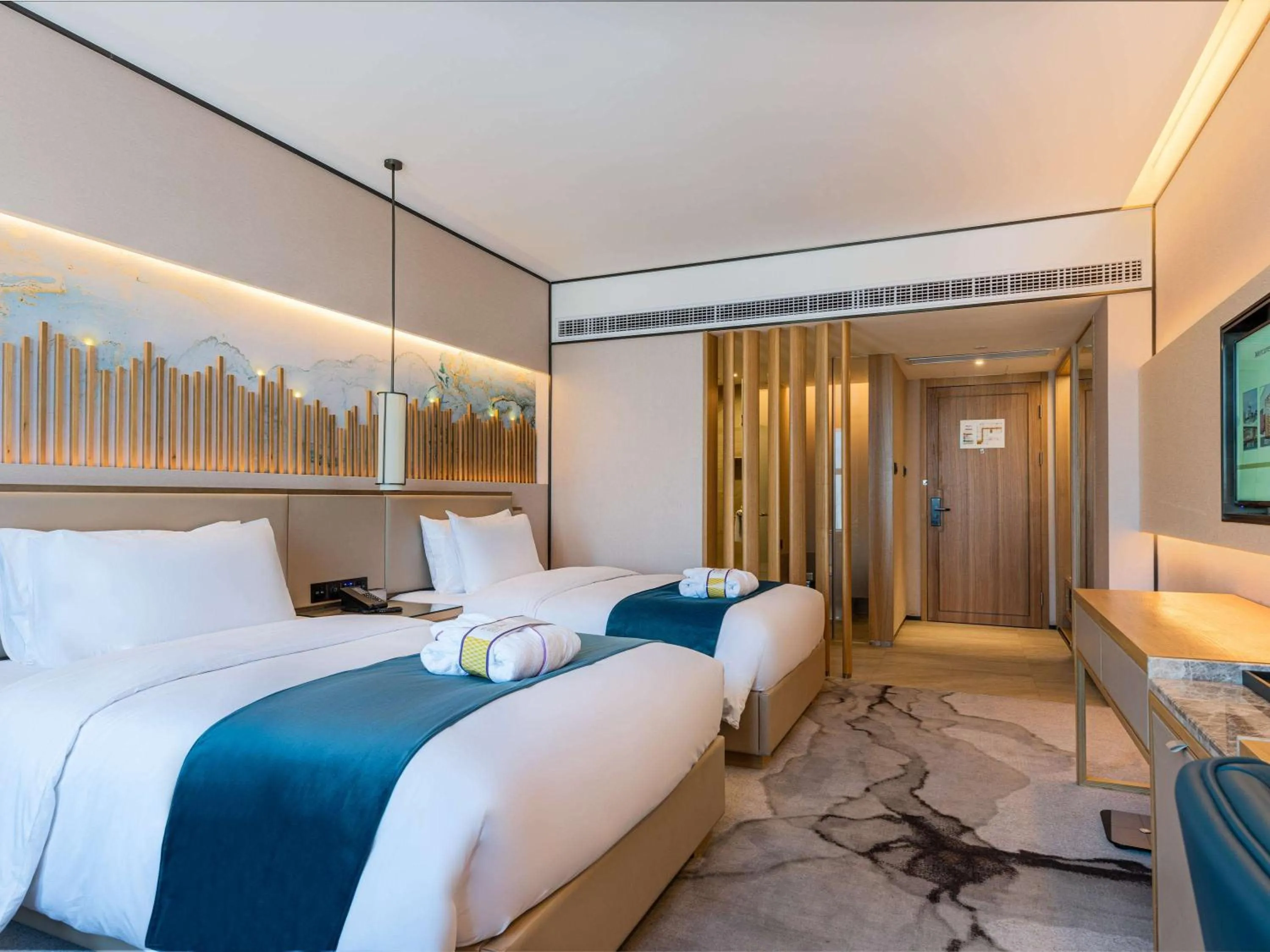 Photo of the whole room, Bed in Mercure Chengdu Huapaifang