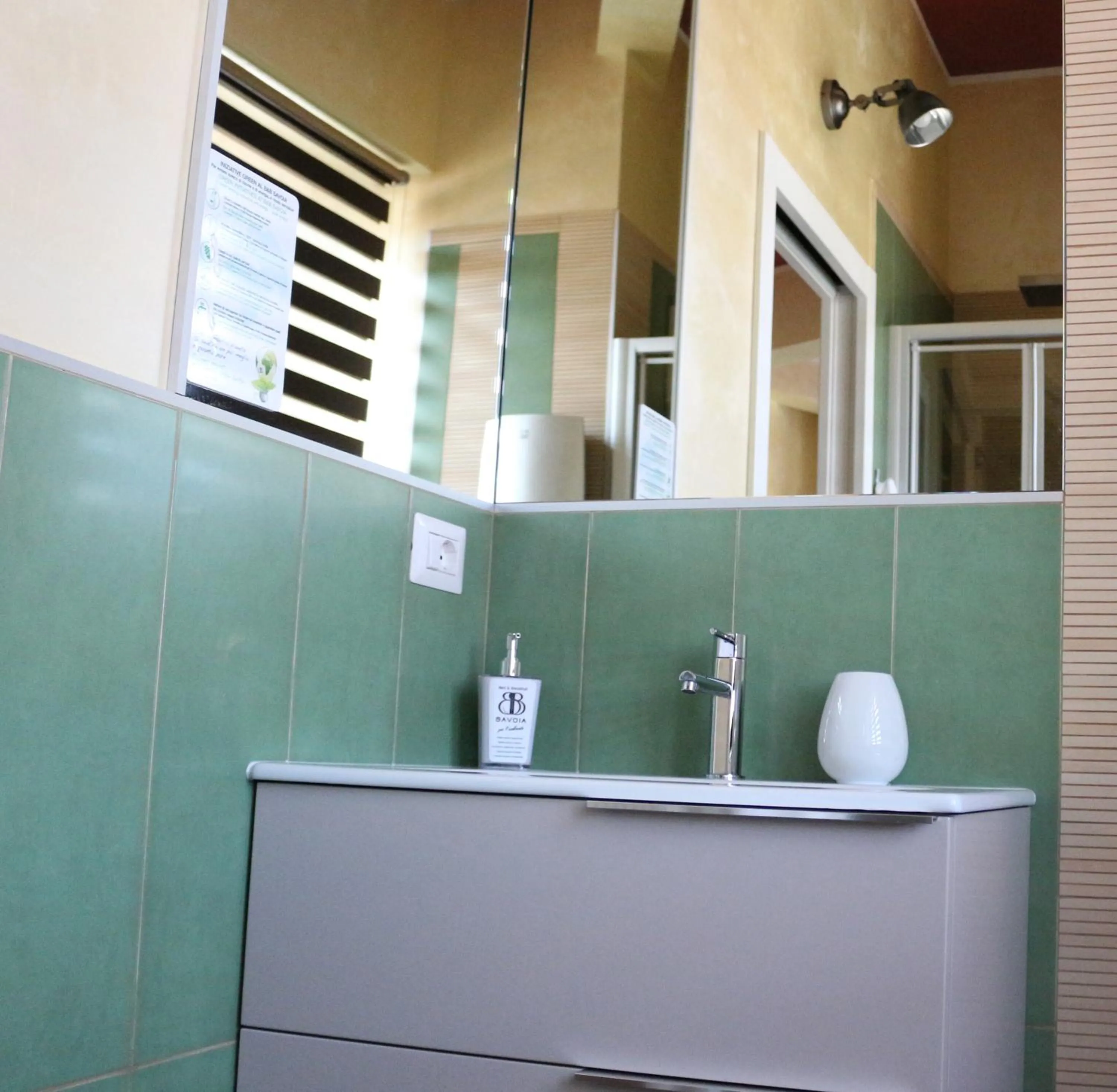 Bathroom in BB SAVOIA Affittacamere