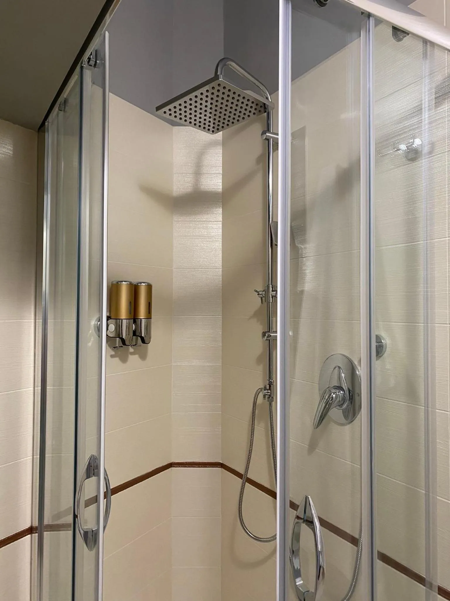Shower in BB SAVOIA Affittacamere