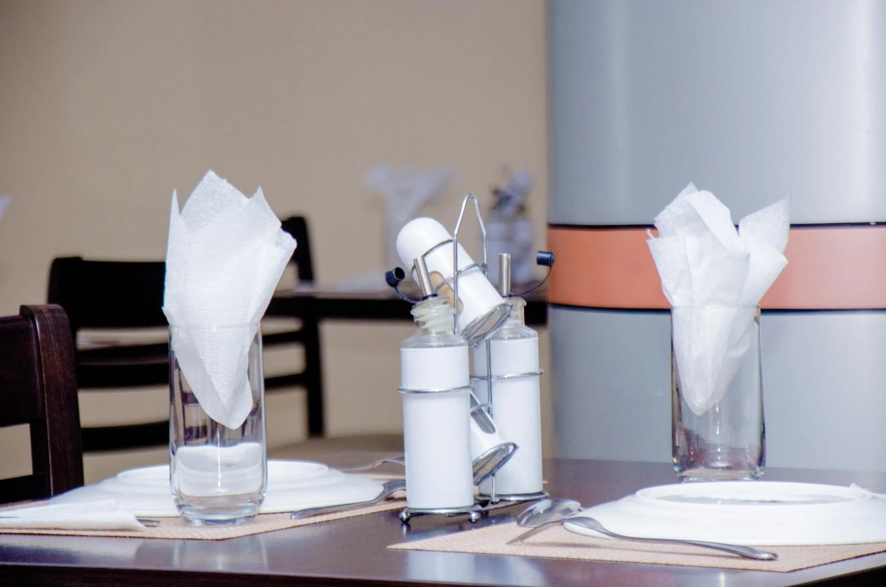 Restaurant/places to eat in HOTEL PLATINUM