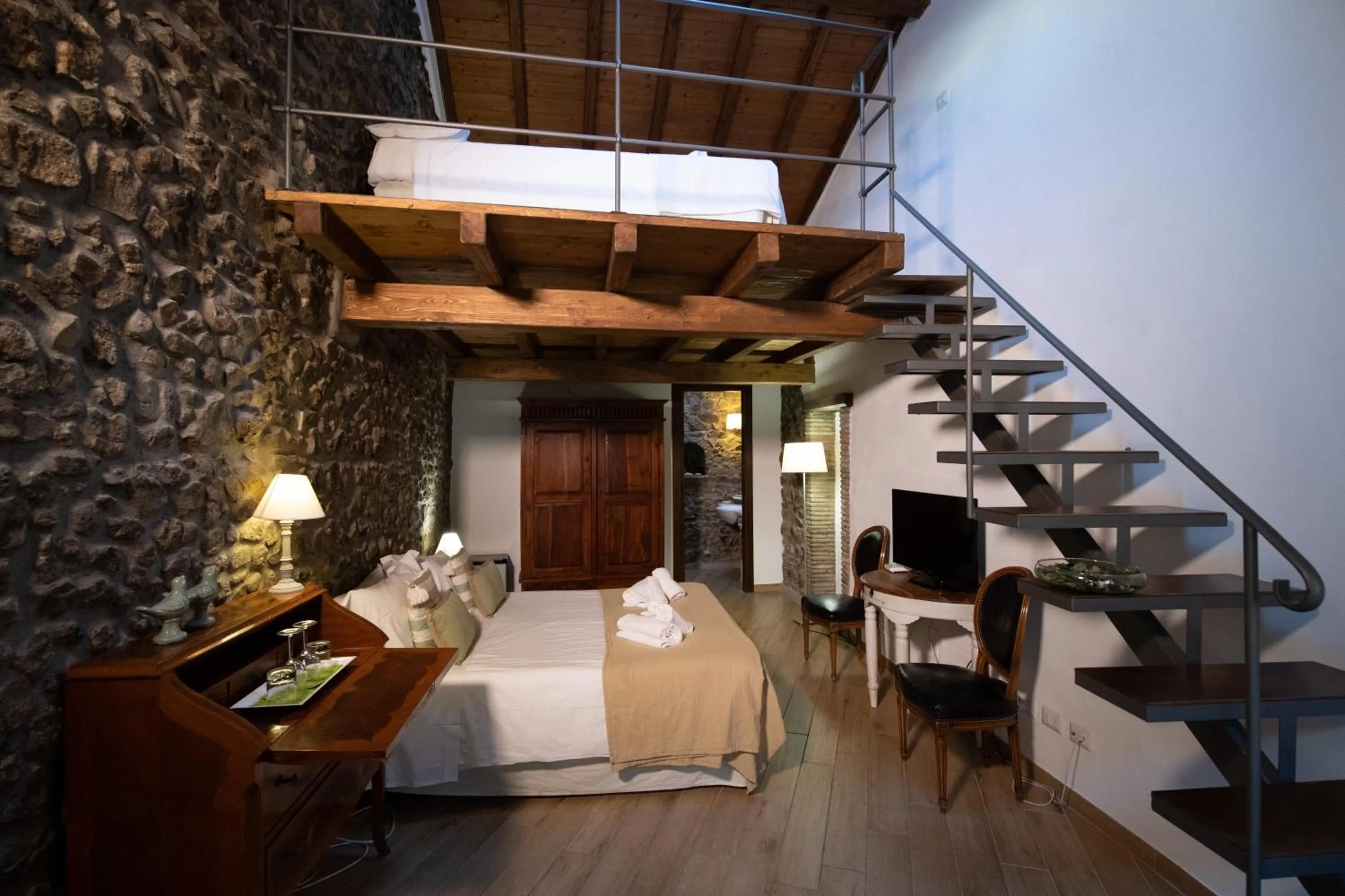 Bed in Hotel Borgo Vistalago