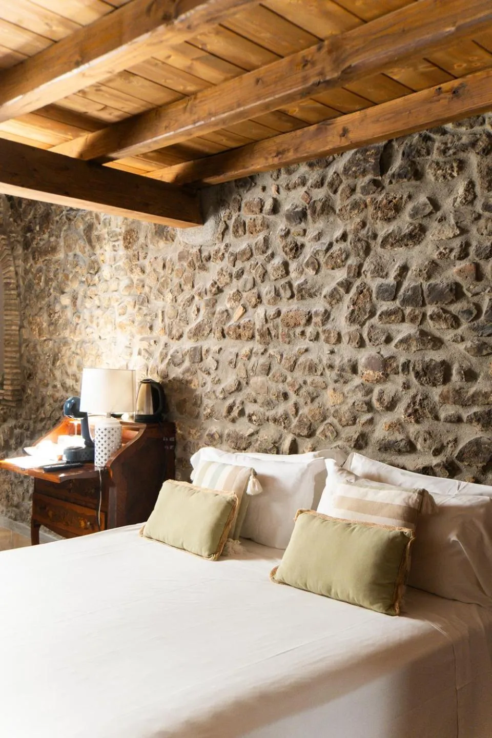 Bed in Hotel Borgo Vistalago