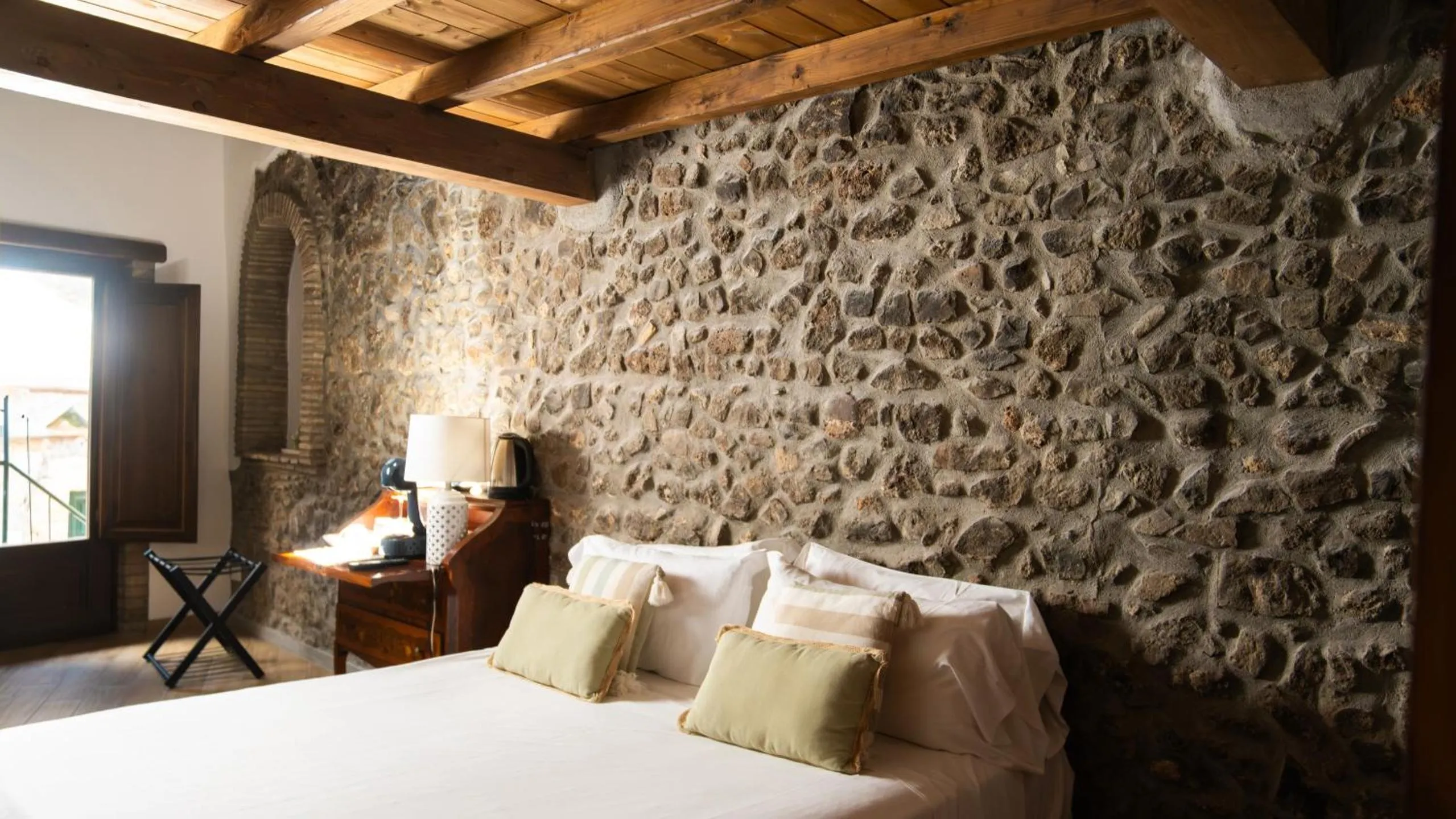 Bed in Hotel Borgo Vistalago