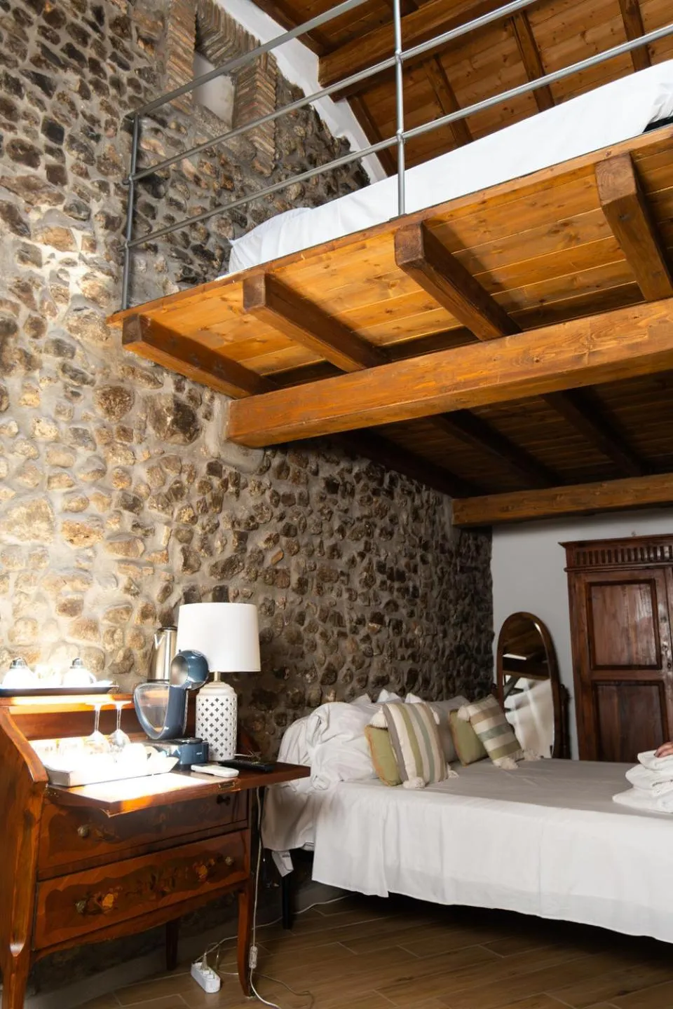 Bed in Hotel Borgo Vistalago