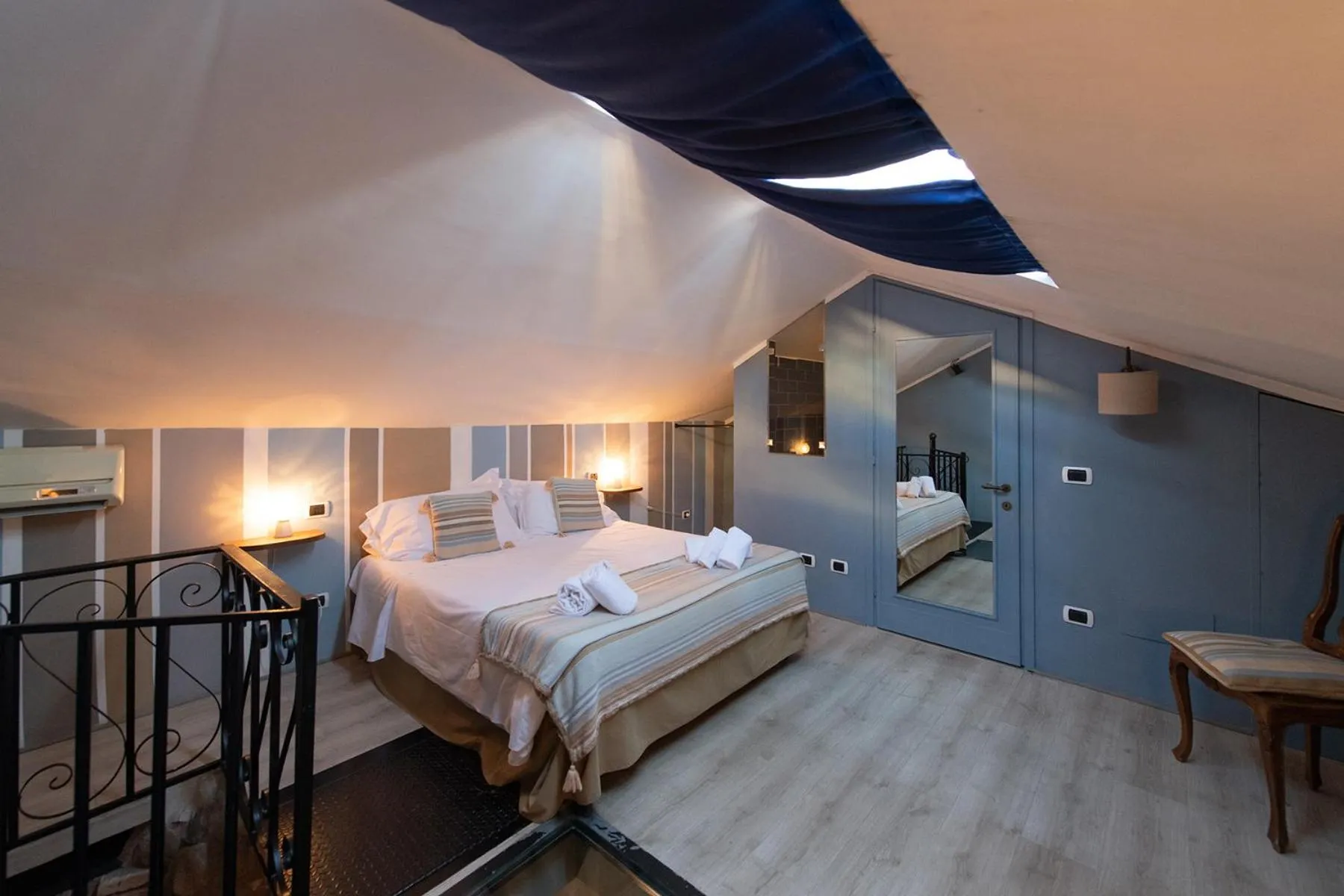 Bed in Hotel Borgo Vistalago