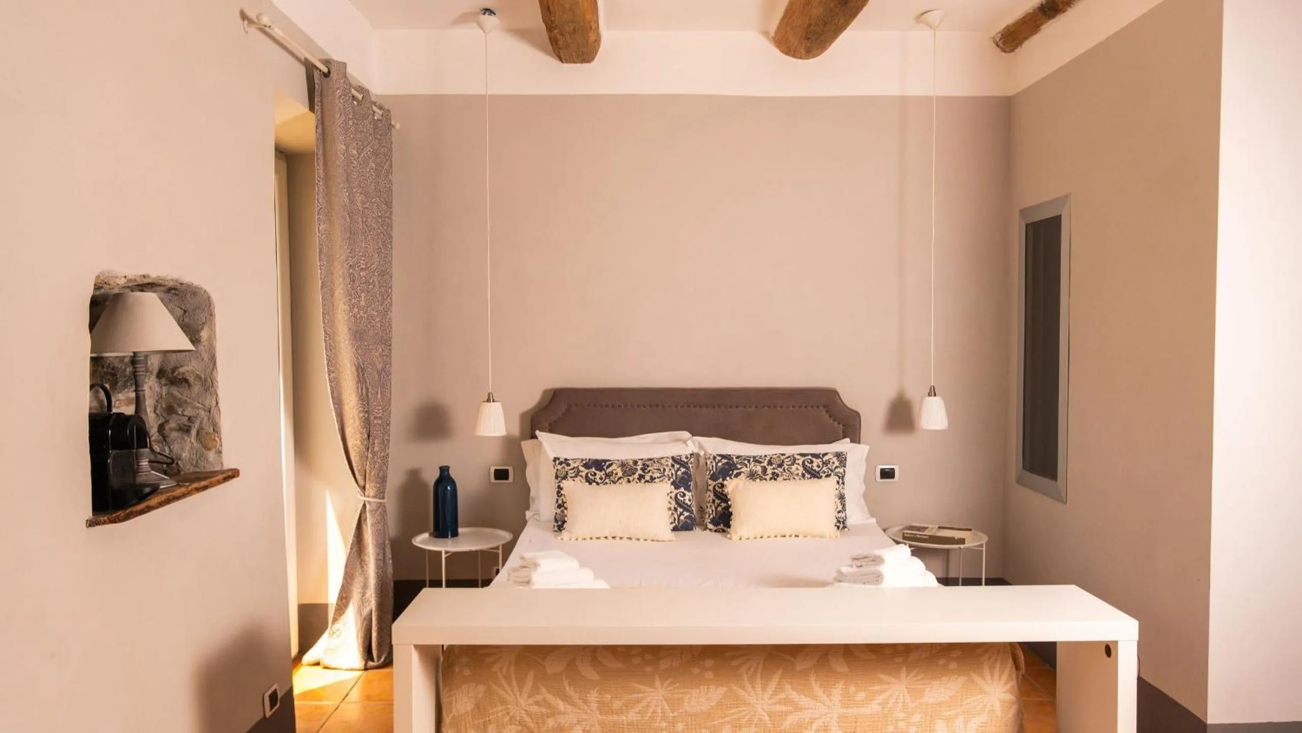 Bed in Hotel Borgo Vistalago