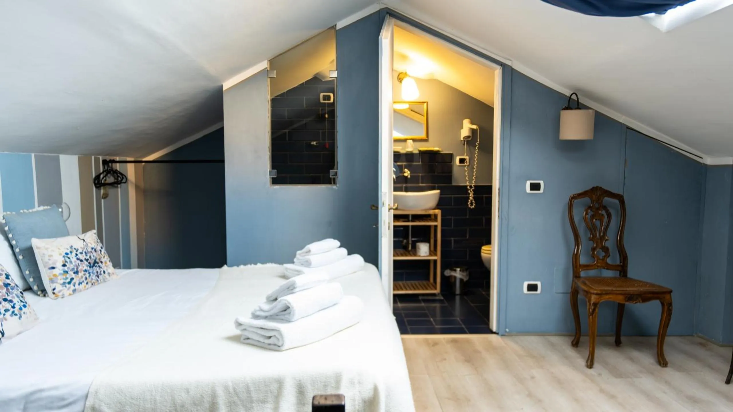 Bed in Hotel Borgo Vistalago