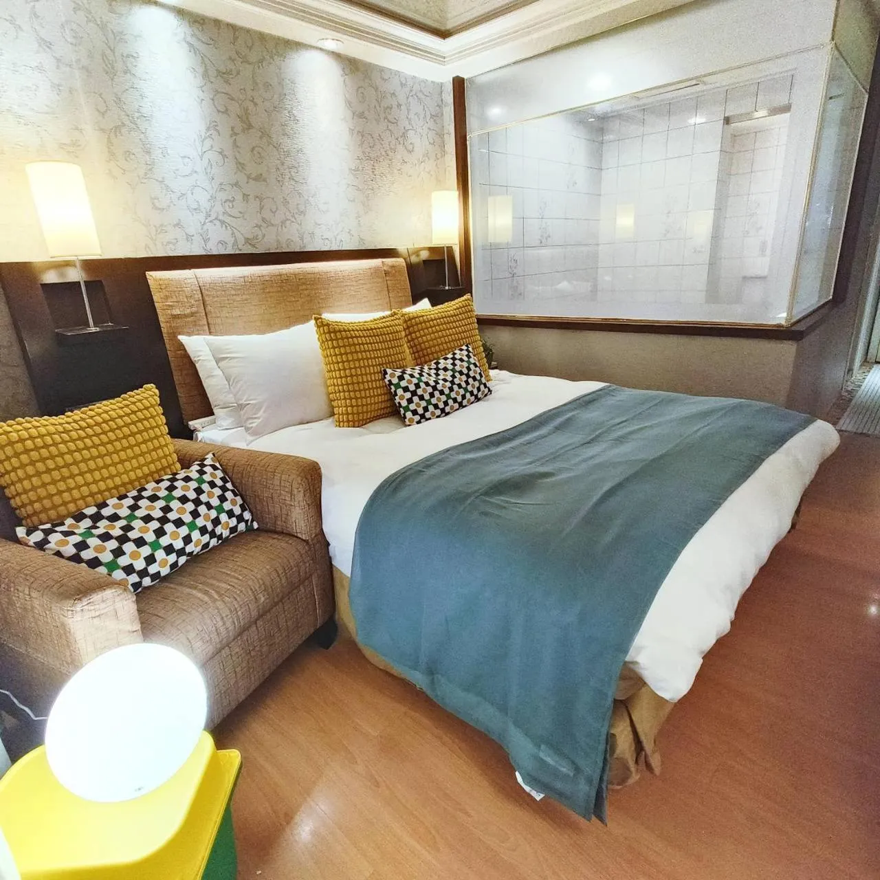 Bedroom, Bed in Deja Vu Hotel