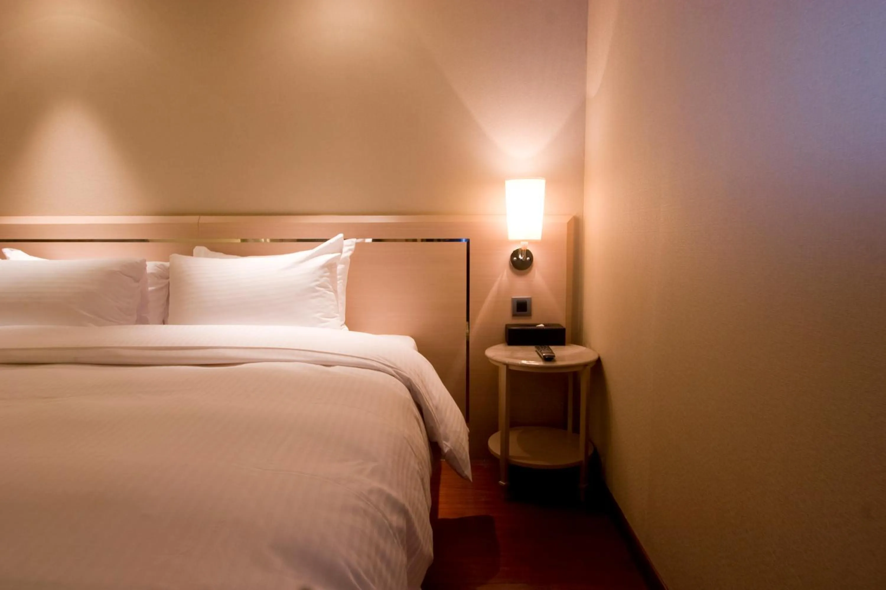 Bed in Taichung Charming City Hotel