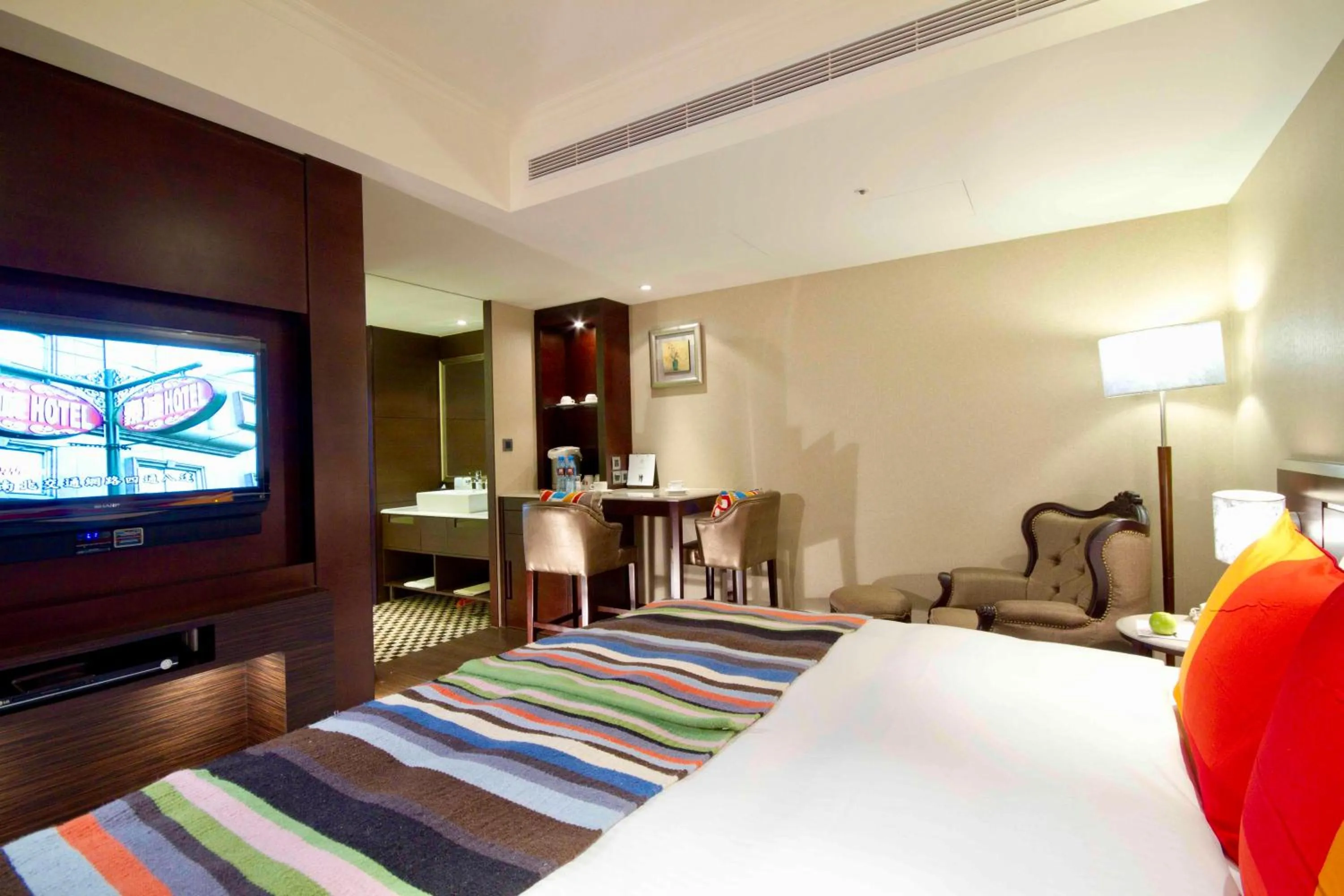 Photo of the whole room, Bed in Taichung Charming City Hotel